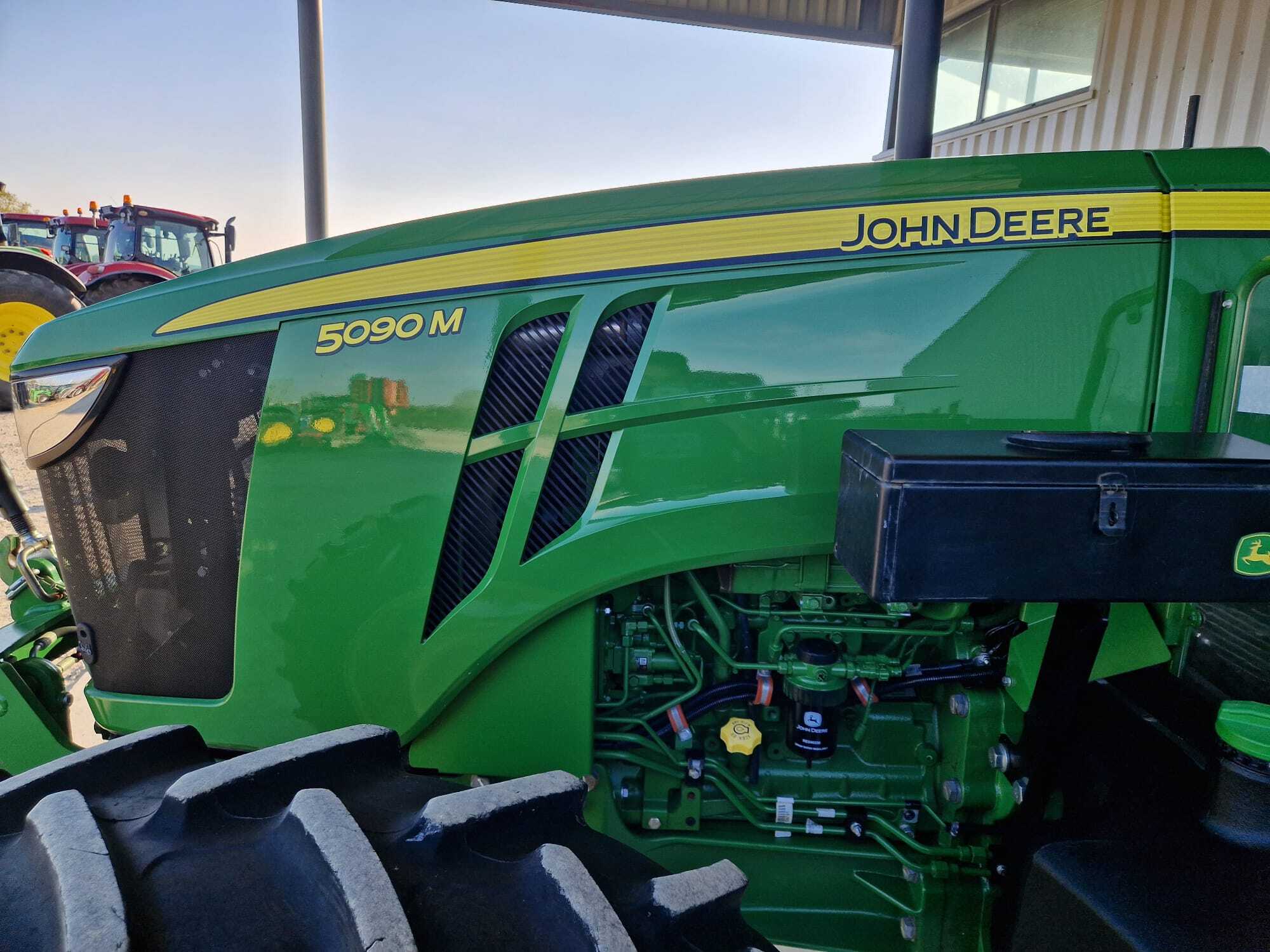 JOHN DEERE 5090M AUTOTRAC