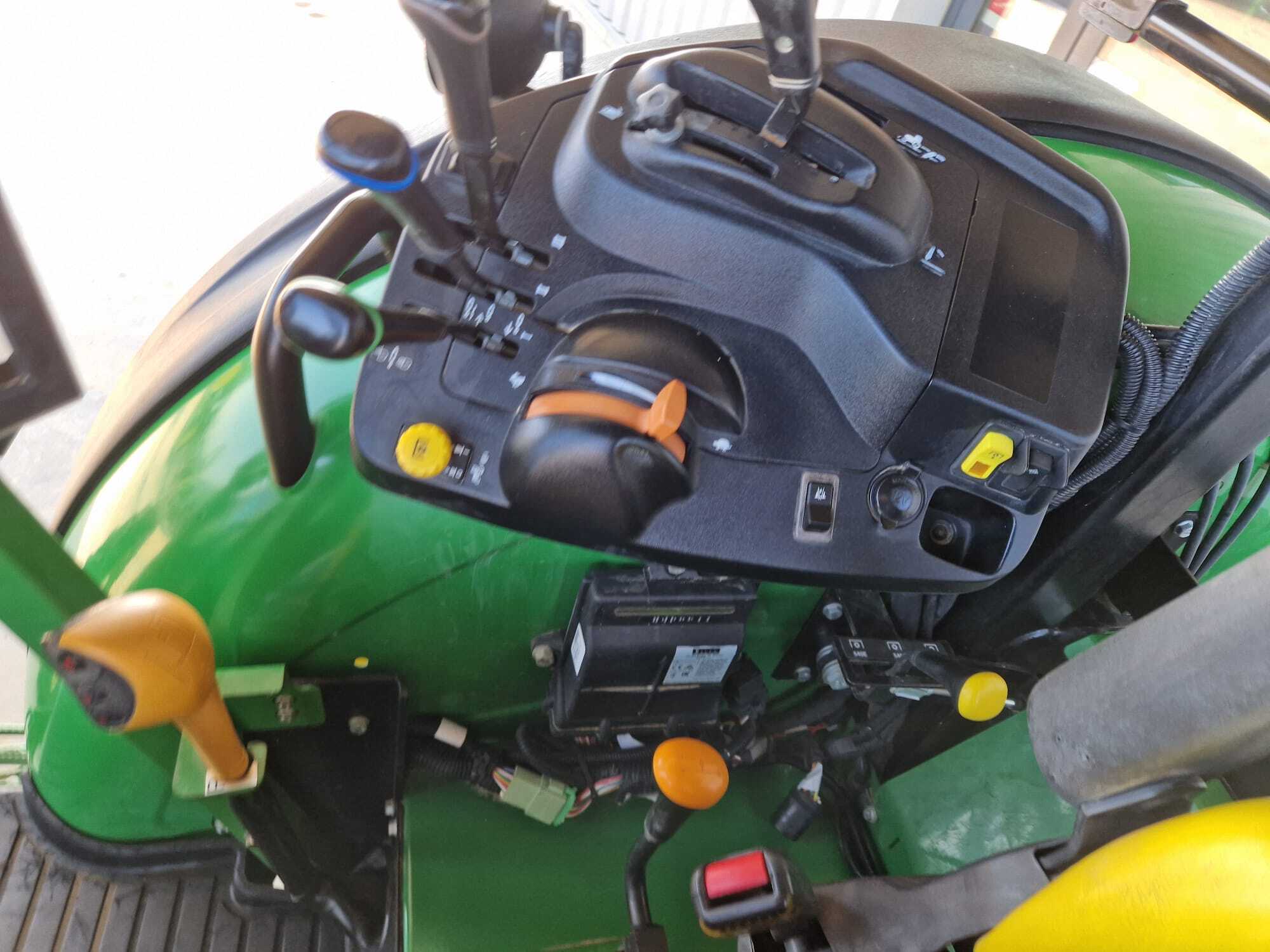 JOHN DEERE 5090M AUTOTRAC