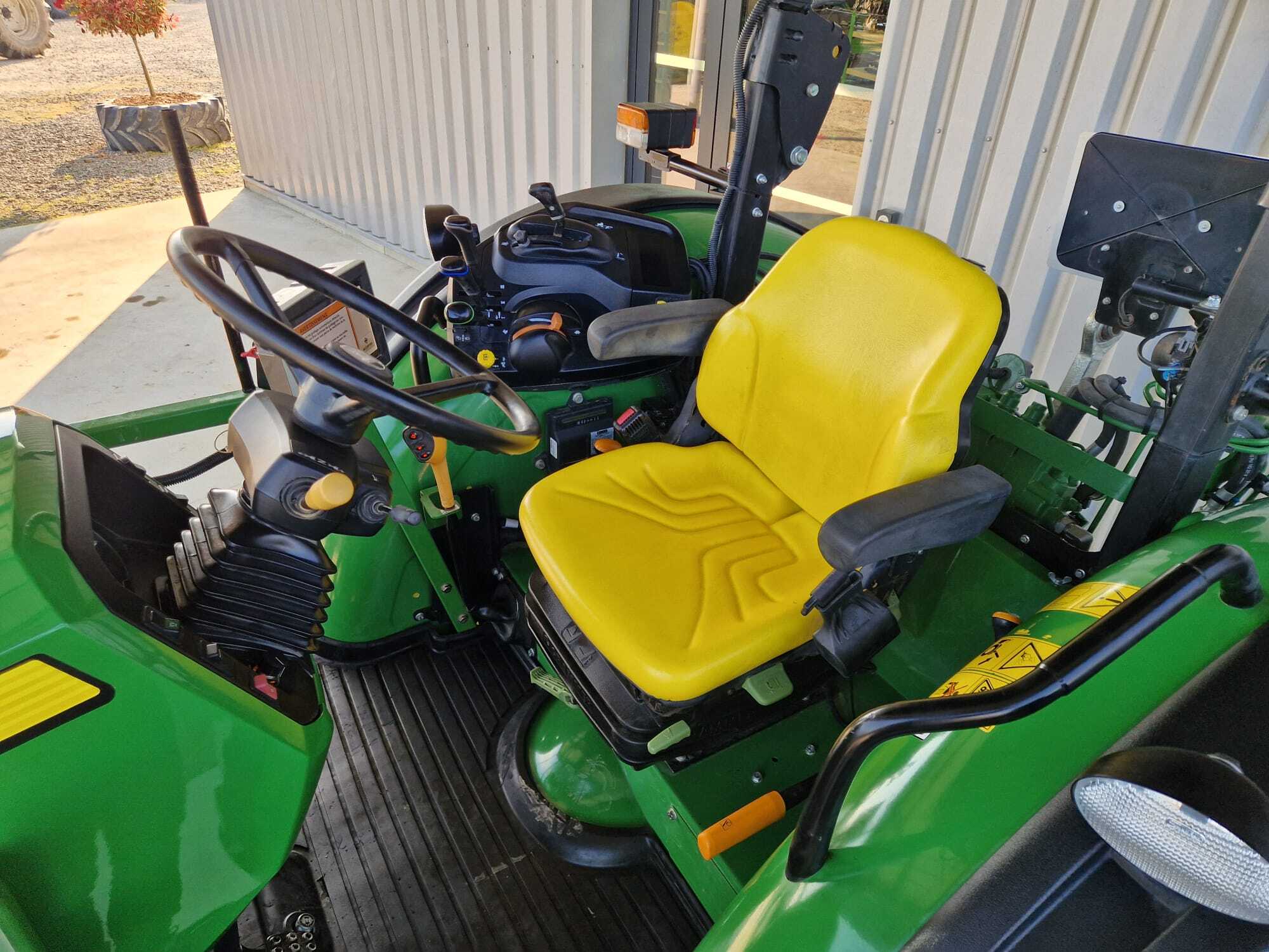 JOHN DEERE 5090M AUTOTRAC