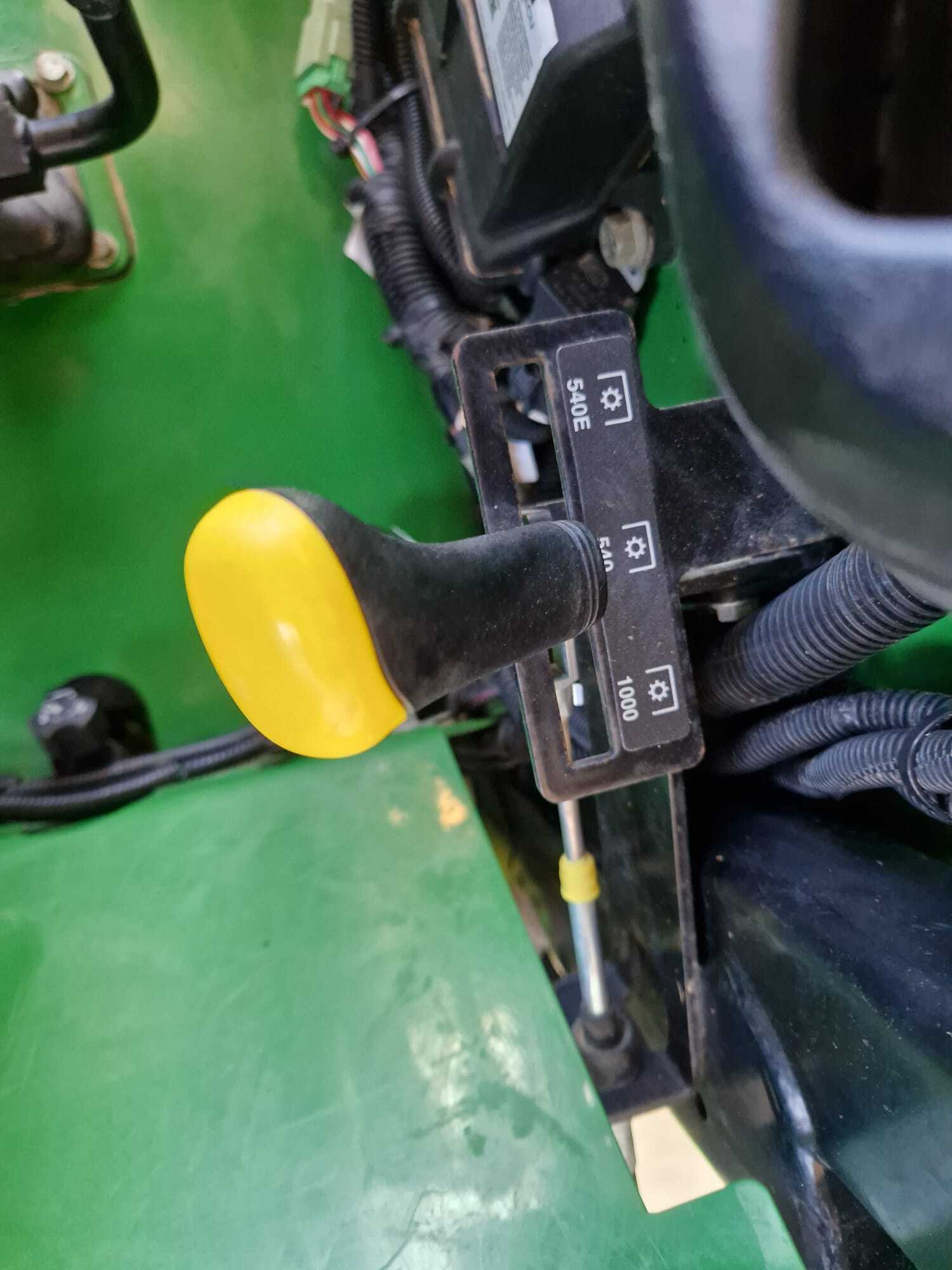 JOHN DEERE 5090M AUTOTRAC