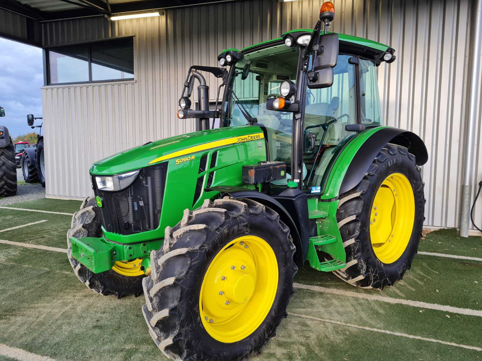 JOHN DEERE 5090R
