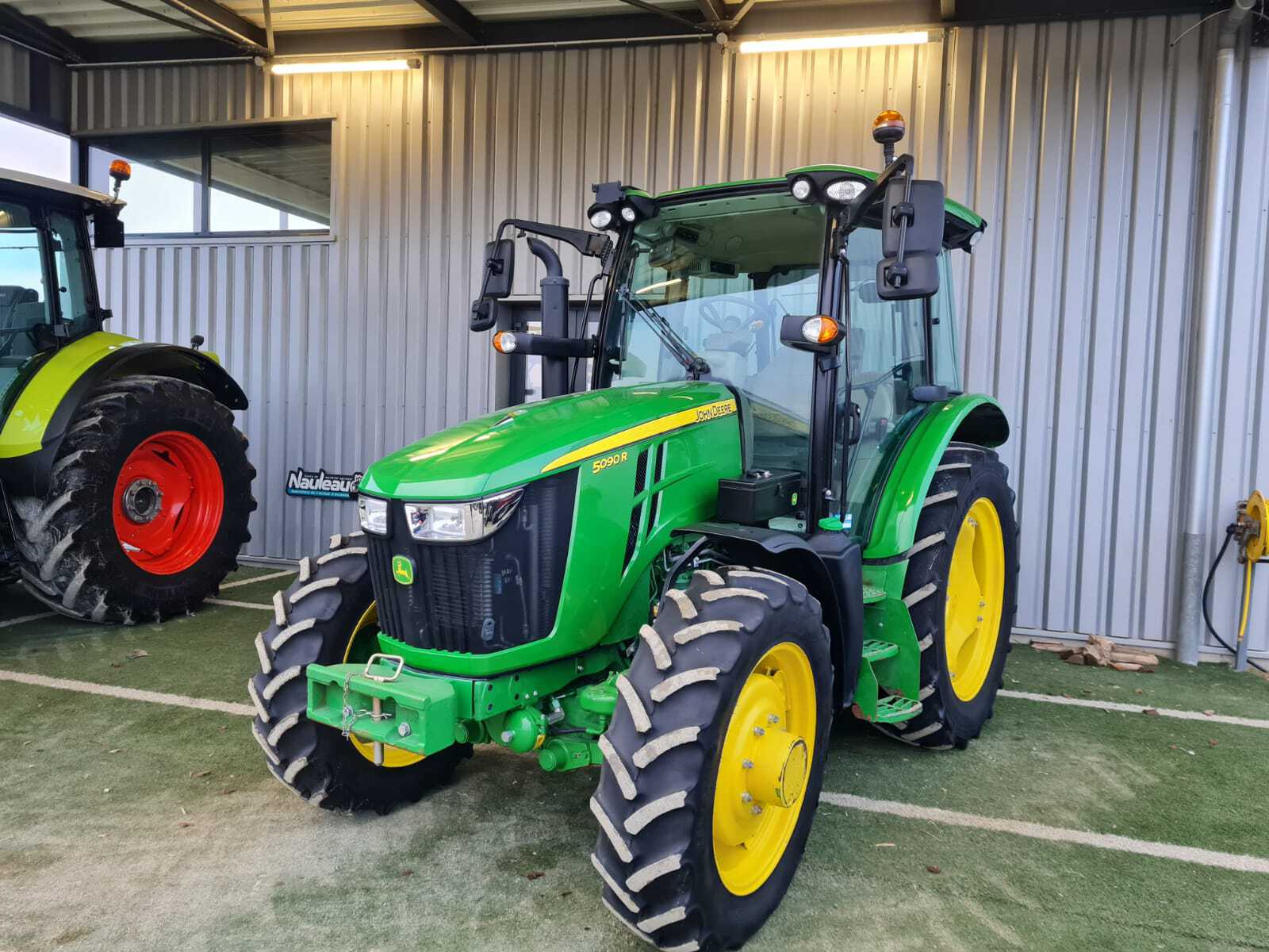 JOHN DEERE 5090R