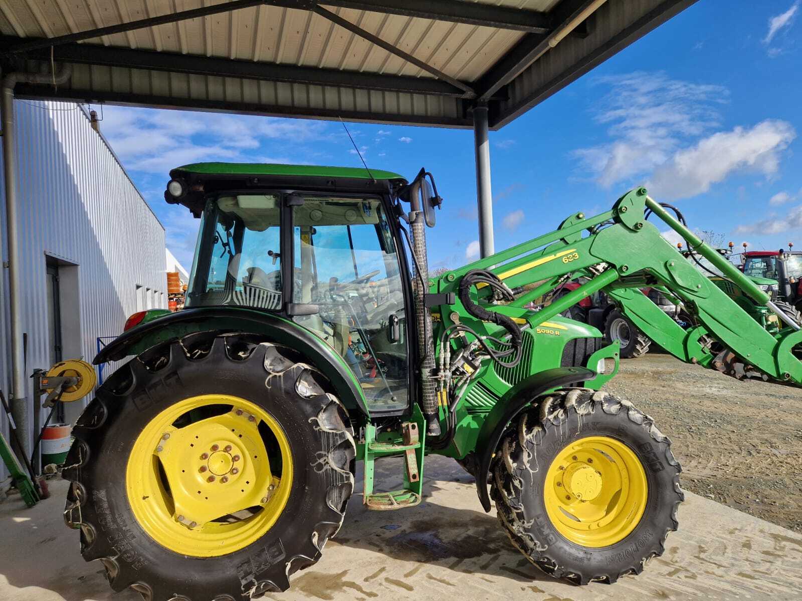 JOHN DEERE 5090R