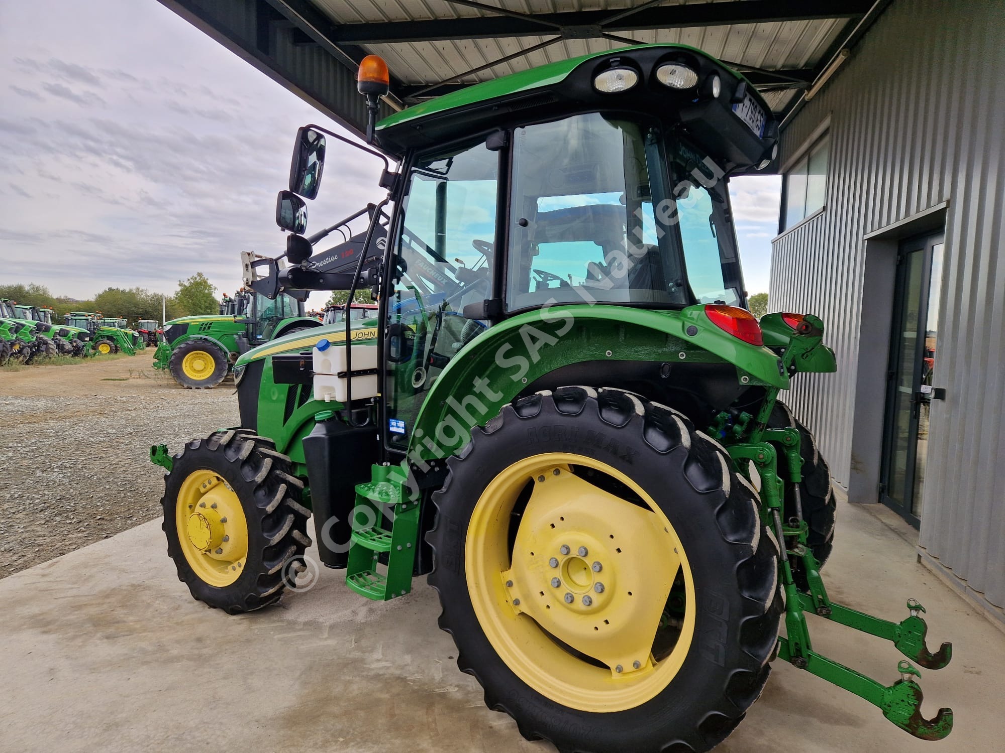 JOHN DEERE 5100R