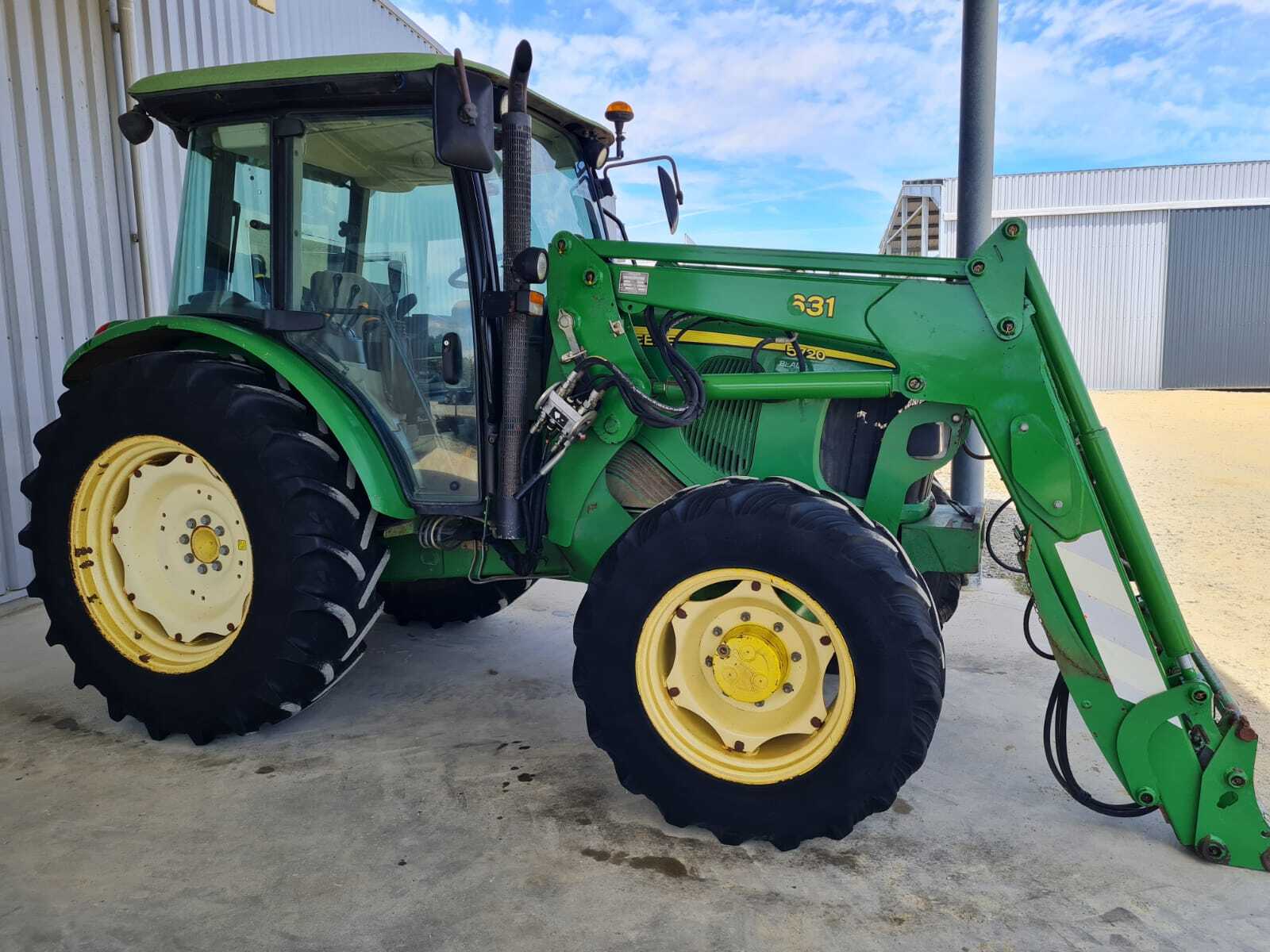 JOHN DEERE 5720