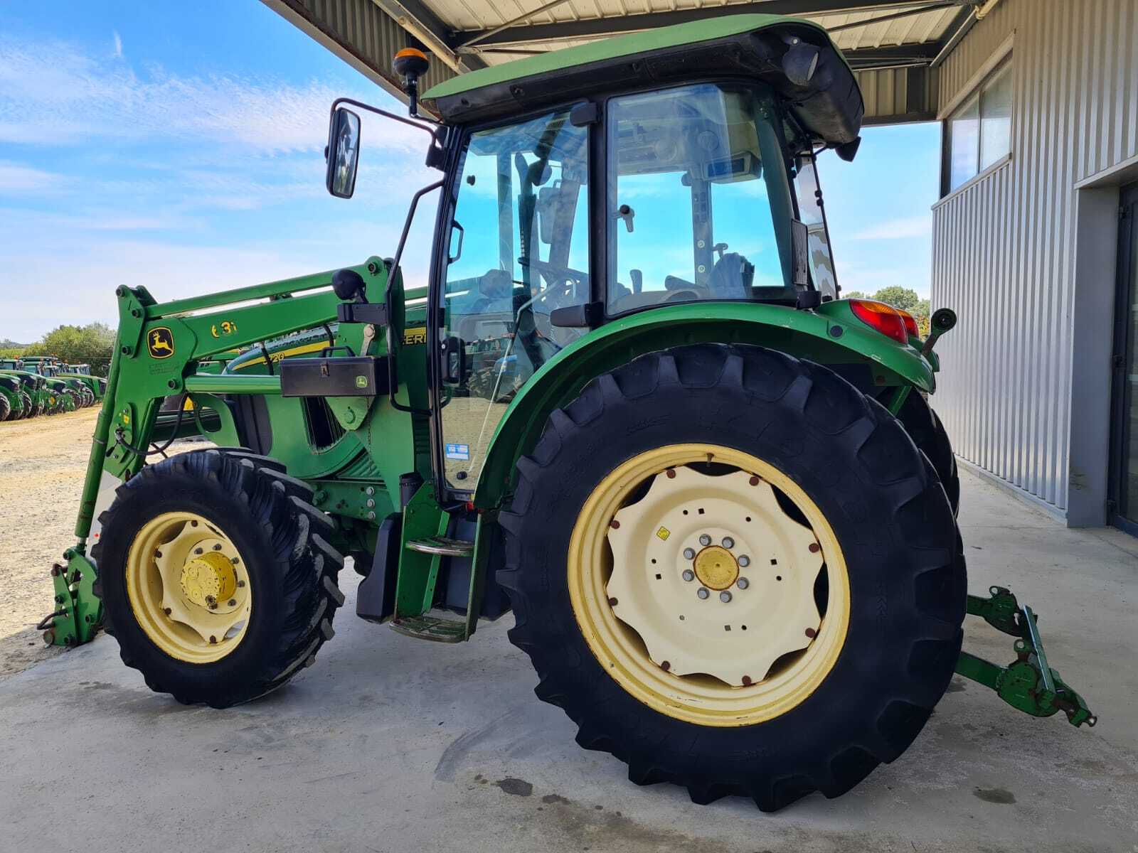 JOHN DEERE 5720