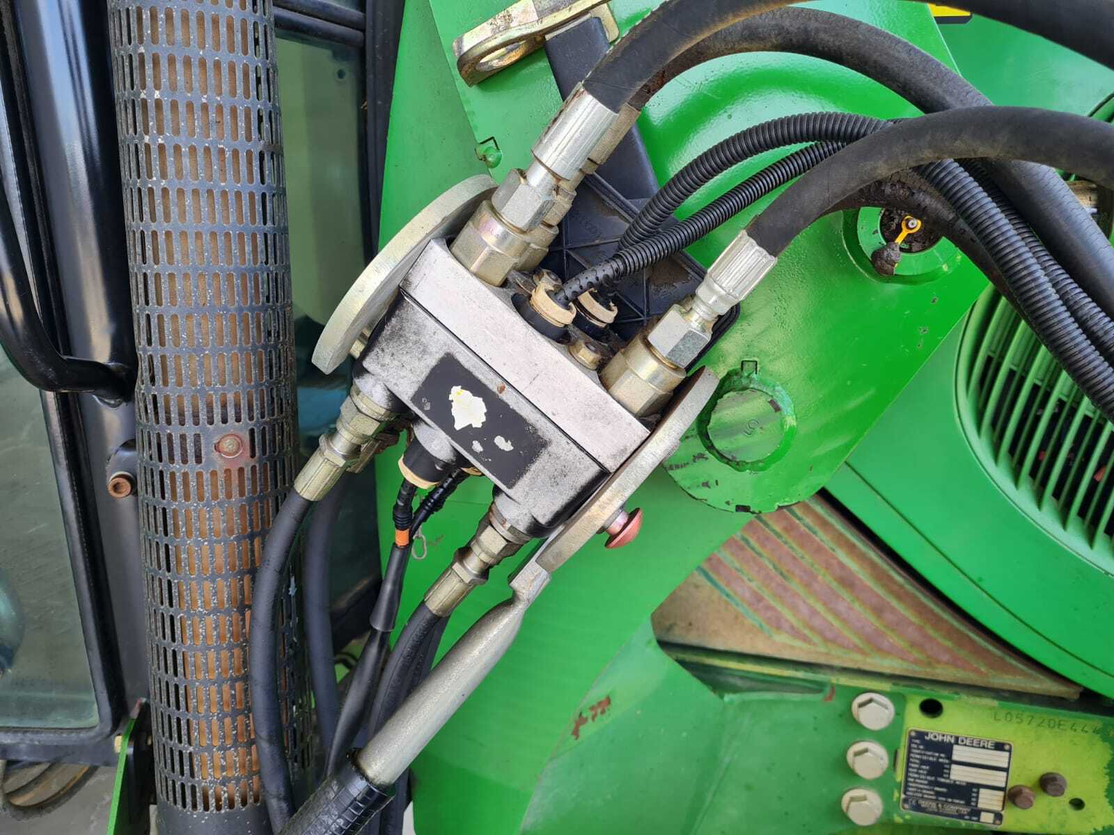 JOHN DEERE 5720