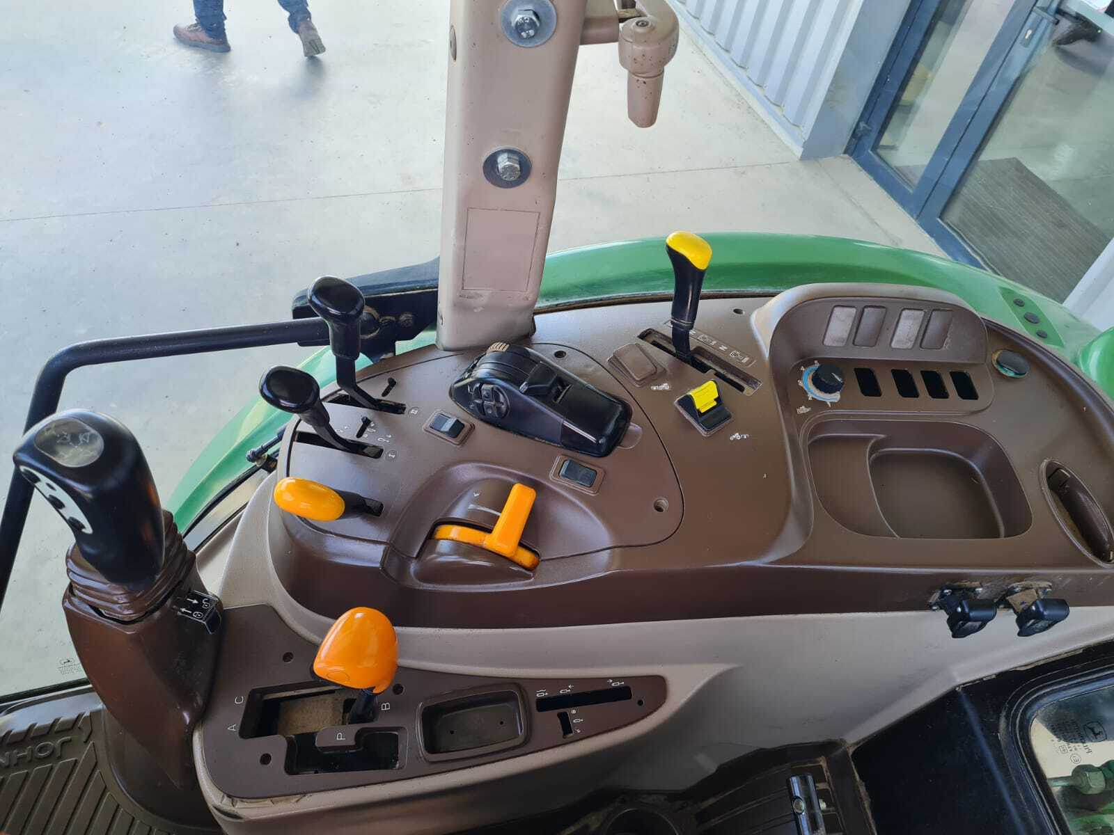 JOHN DEERE 5720