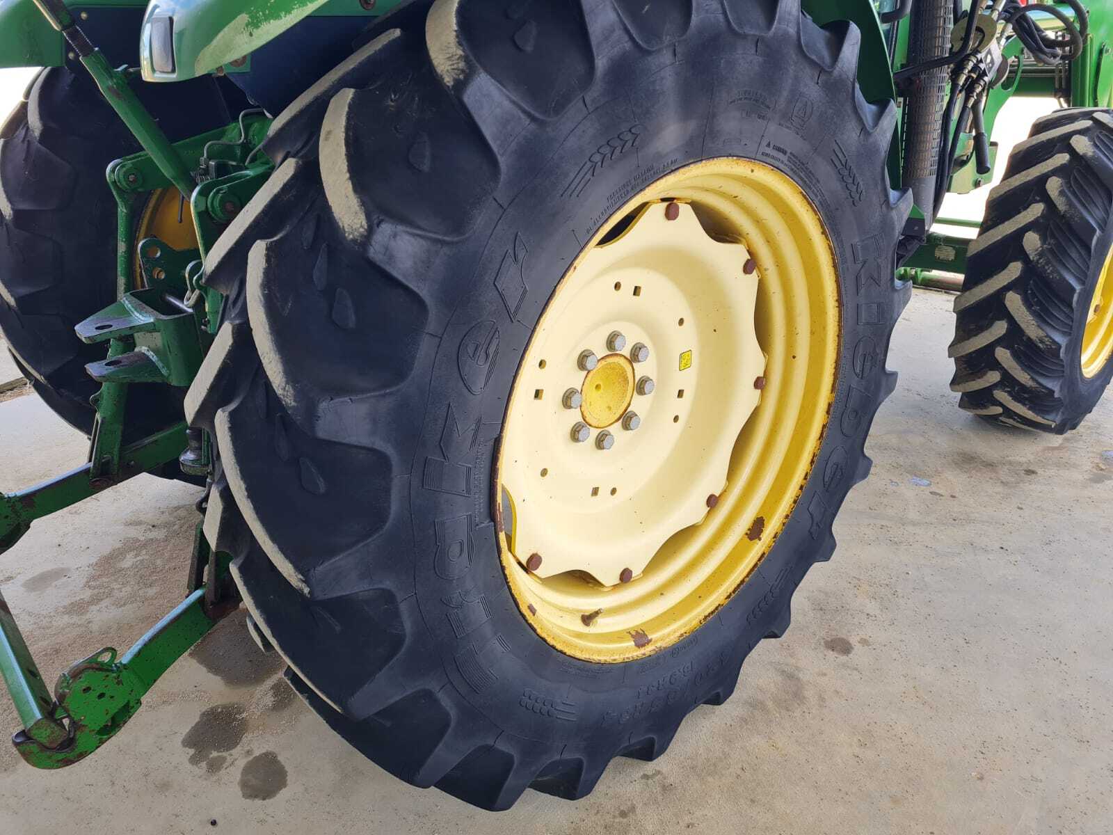 JOHN DEERE 5720