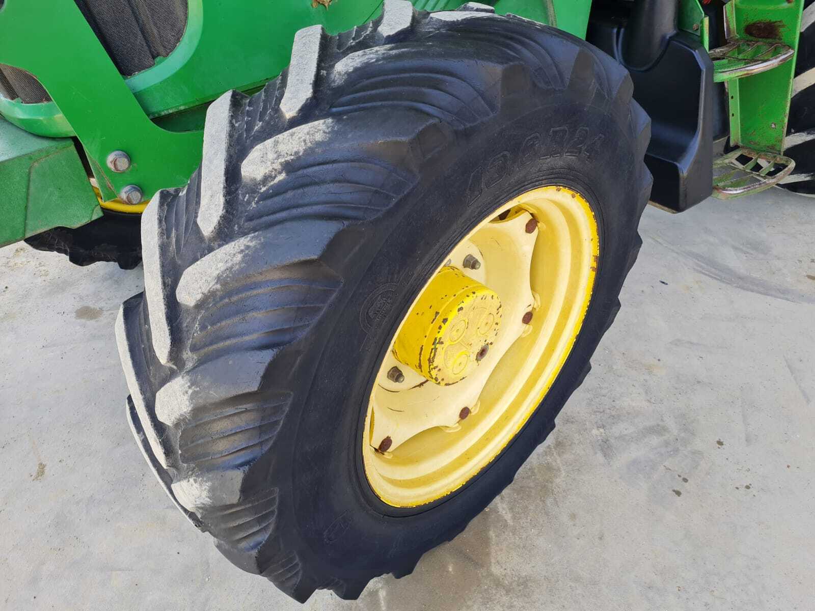 JOHN DEERE 5720
