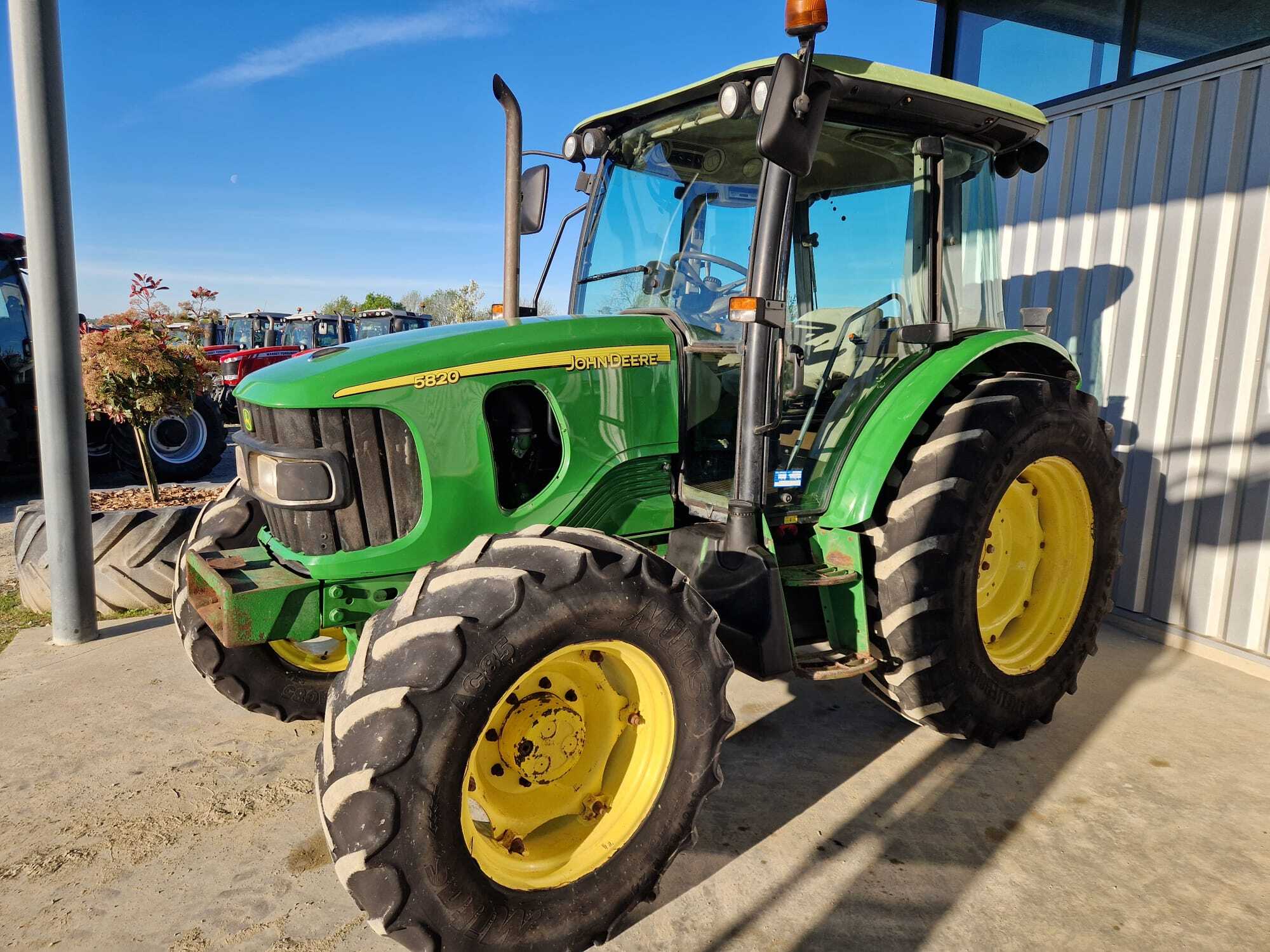 JOHN DEERE 5820