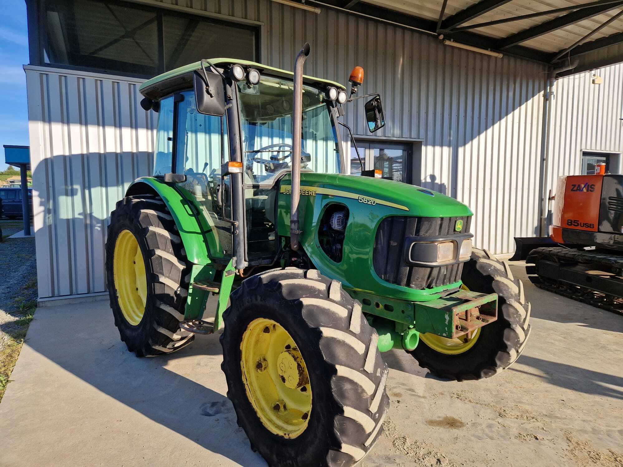 JOHN DEERE 5820