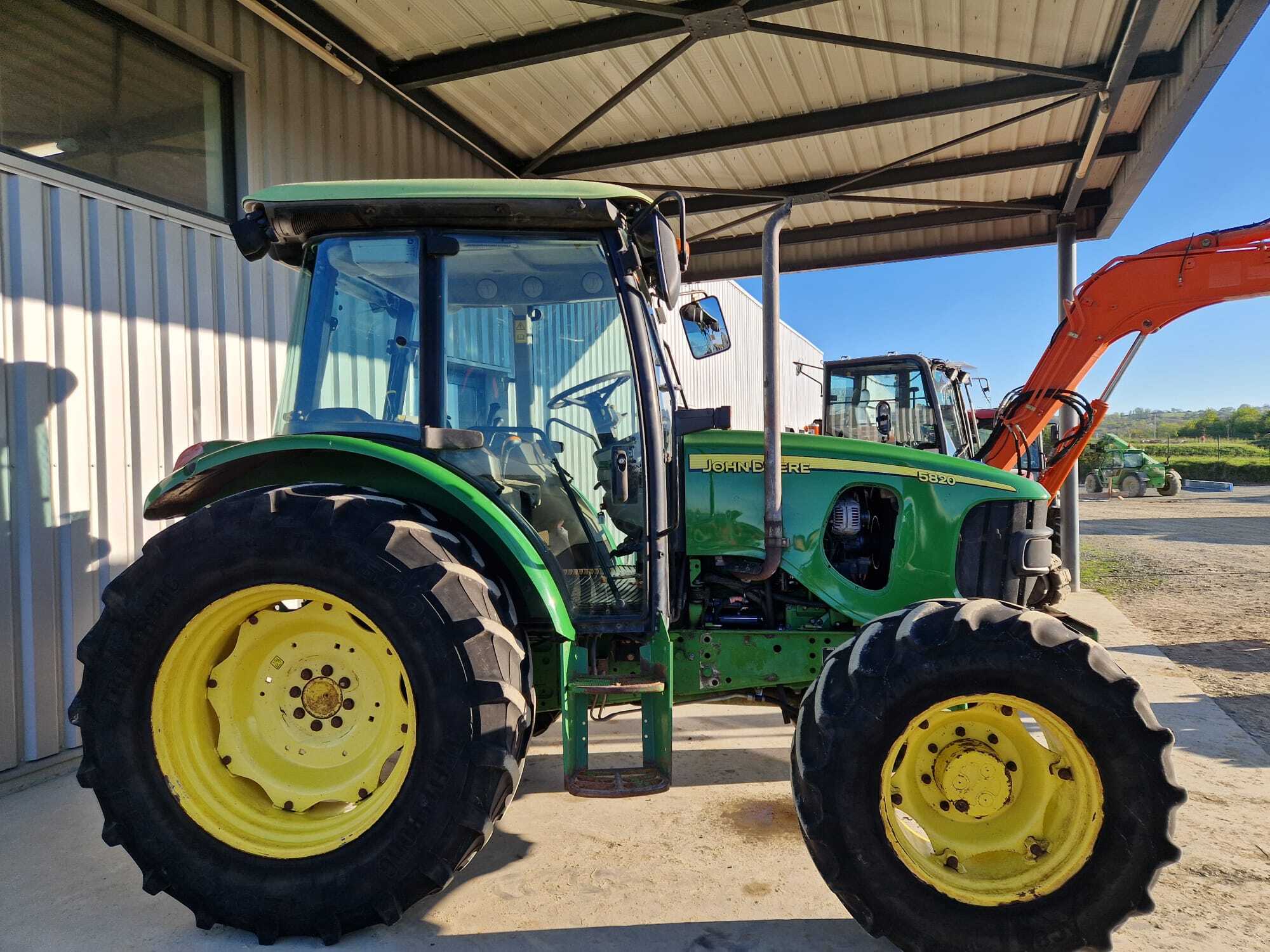 JOHN DEERE 5820