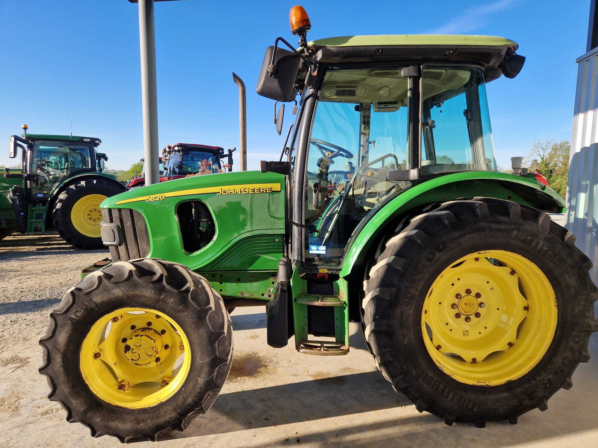 JOHN DEERE 5820