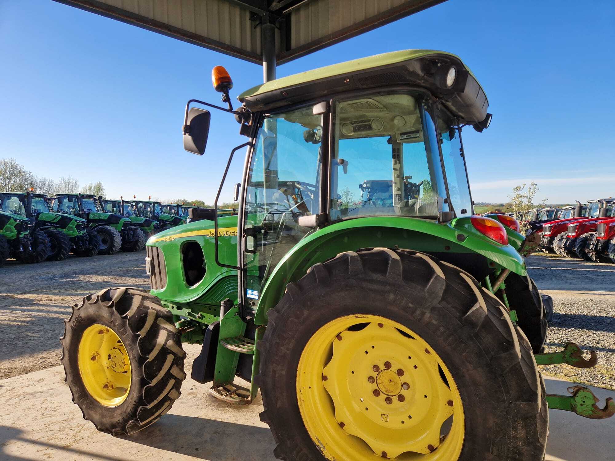 JOHN DEERE 5820