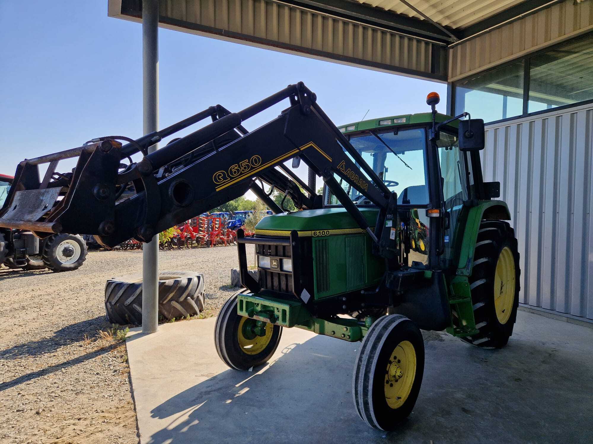 JOHN DEERE 6100
