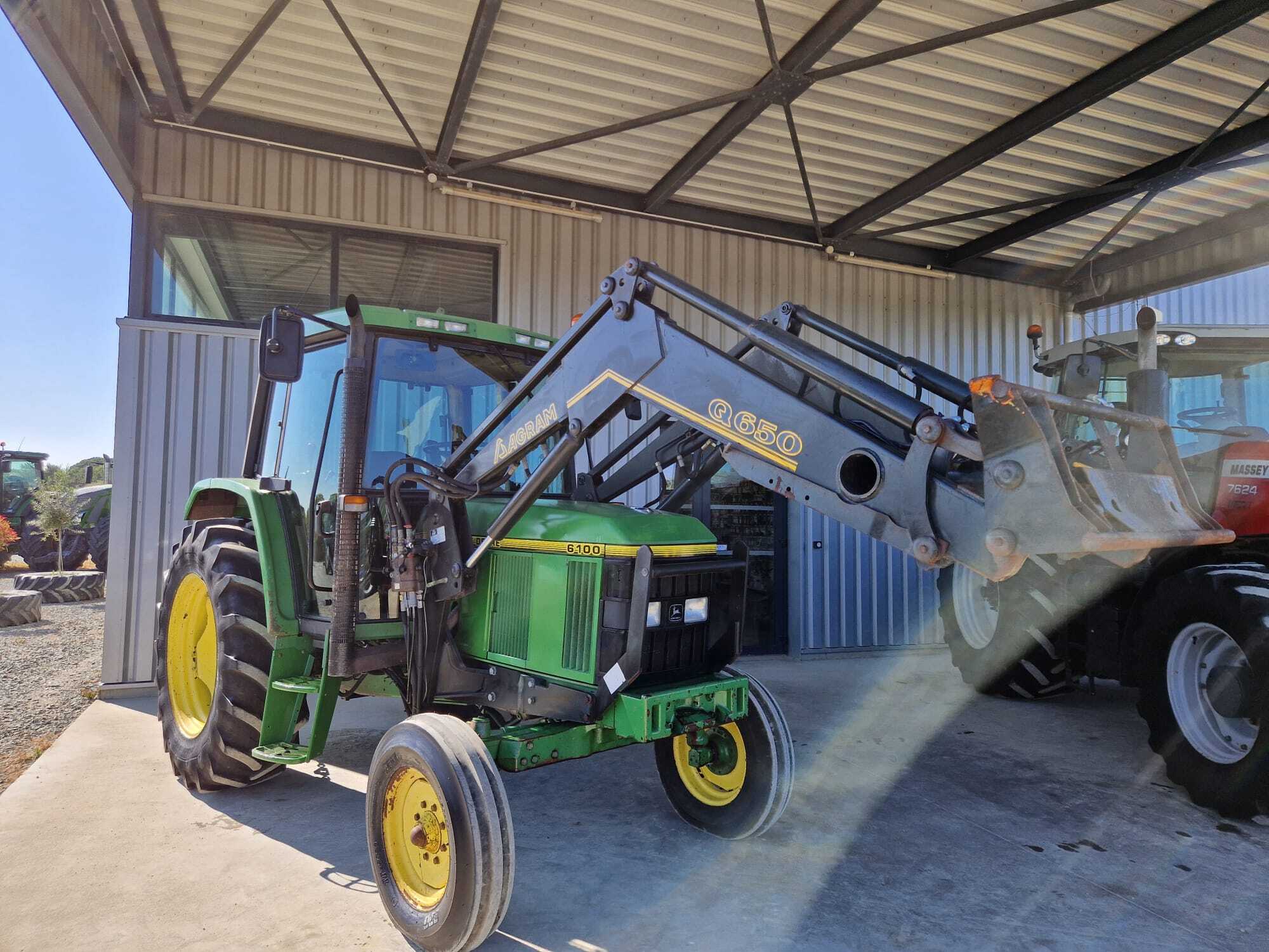 JOHN DEERE 6100