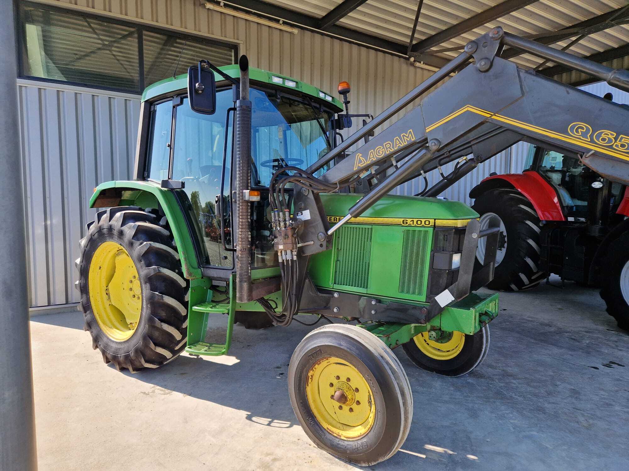 JOHN DEERE 6100