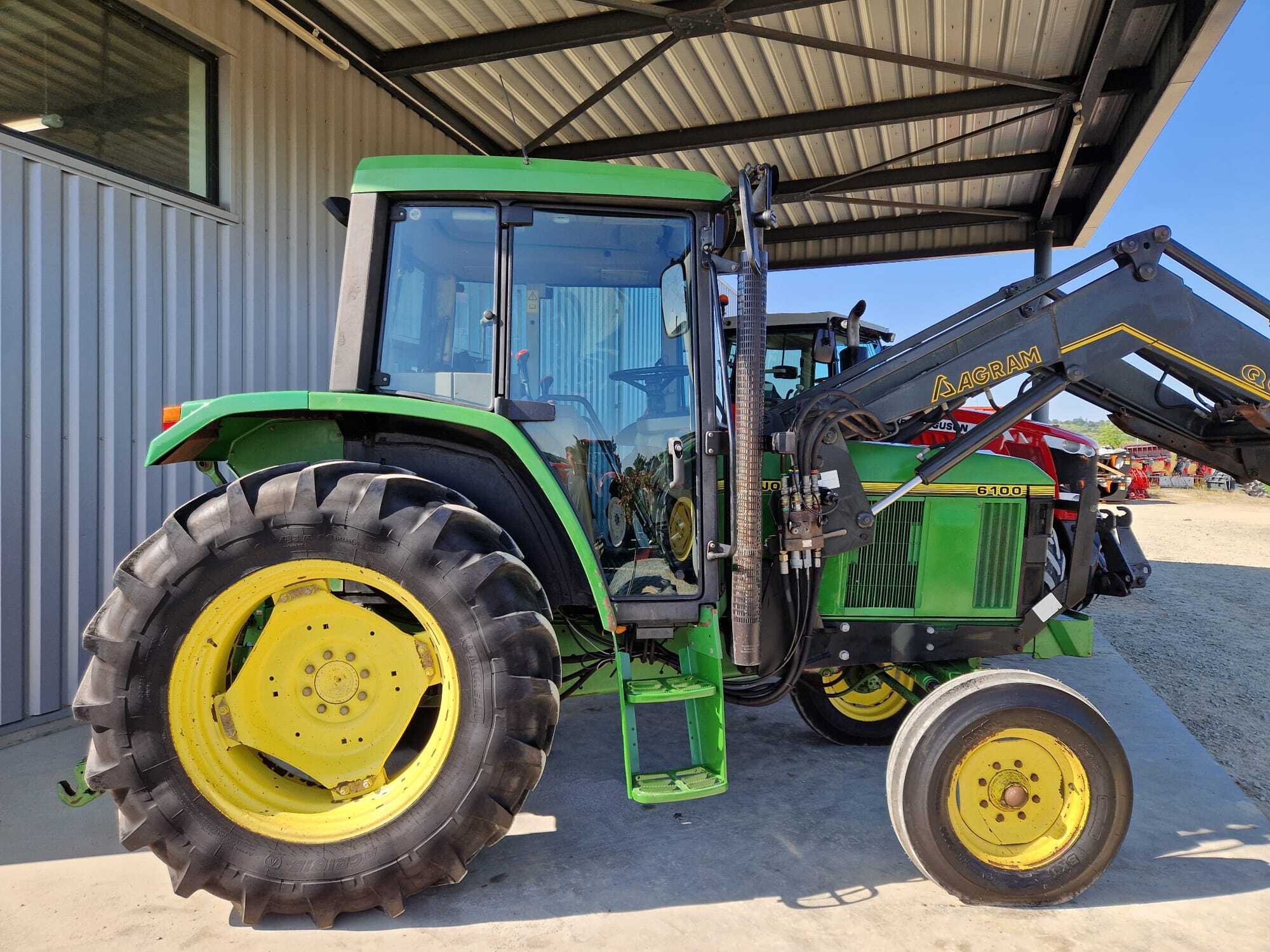 JOHN DEERE 6100