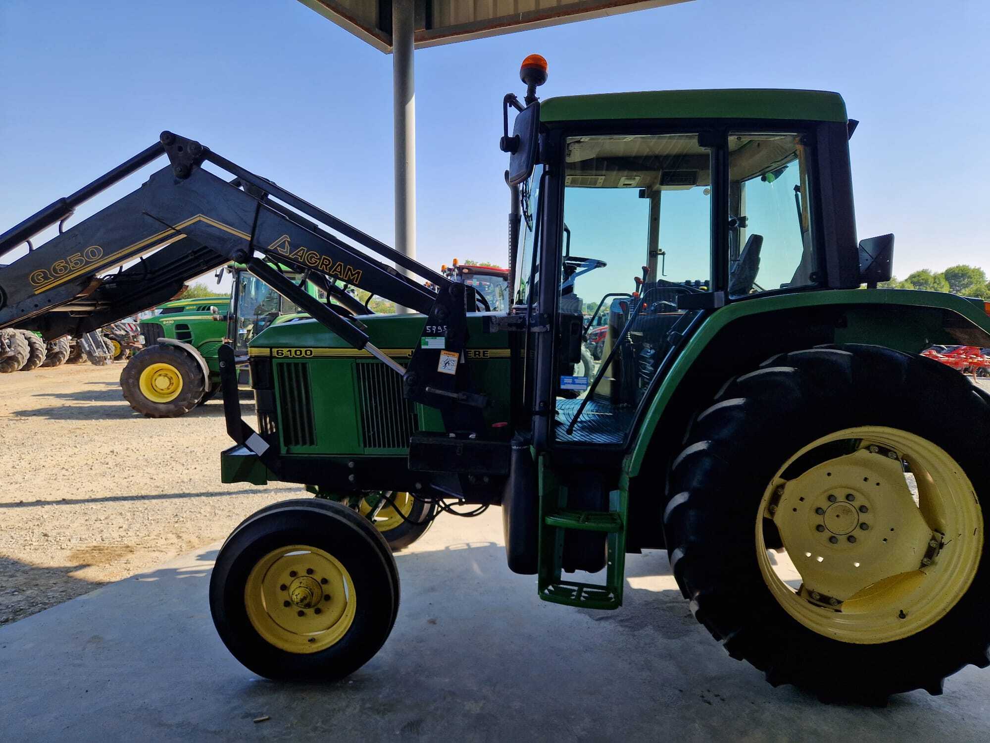 JOHN DEERE 6100
