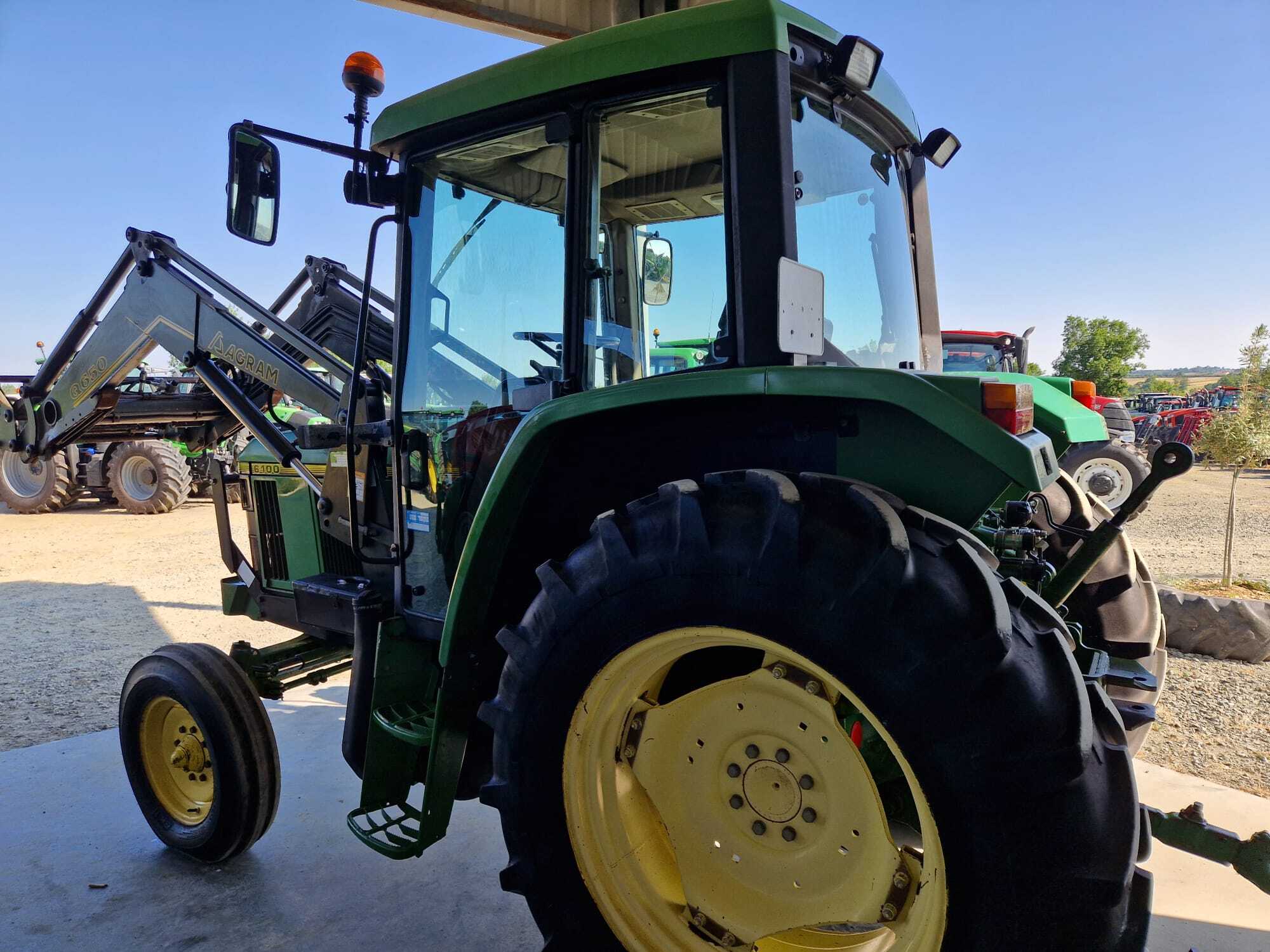 JOHN DEERE 6100