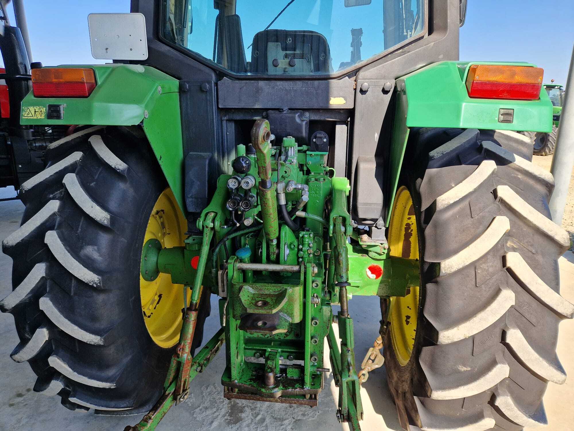 JOHN DEERE 6100
