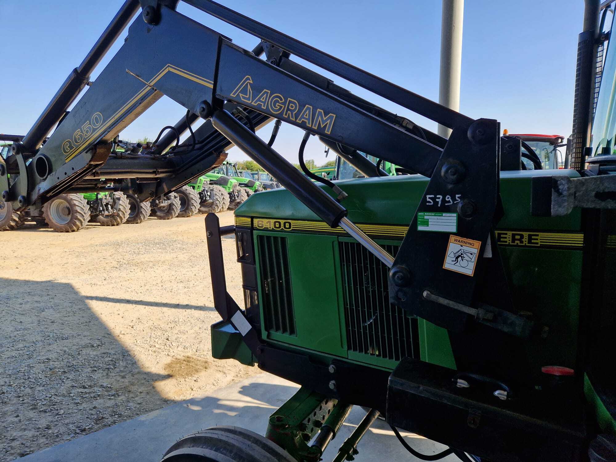 JOHN DEERE 6100