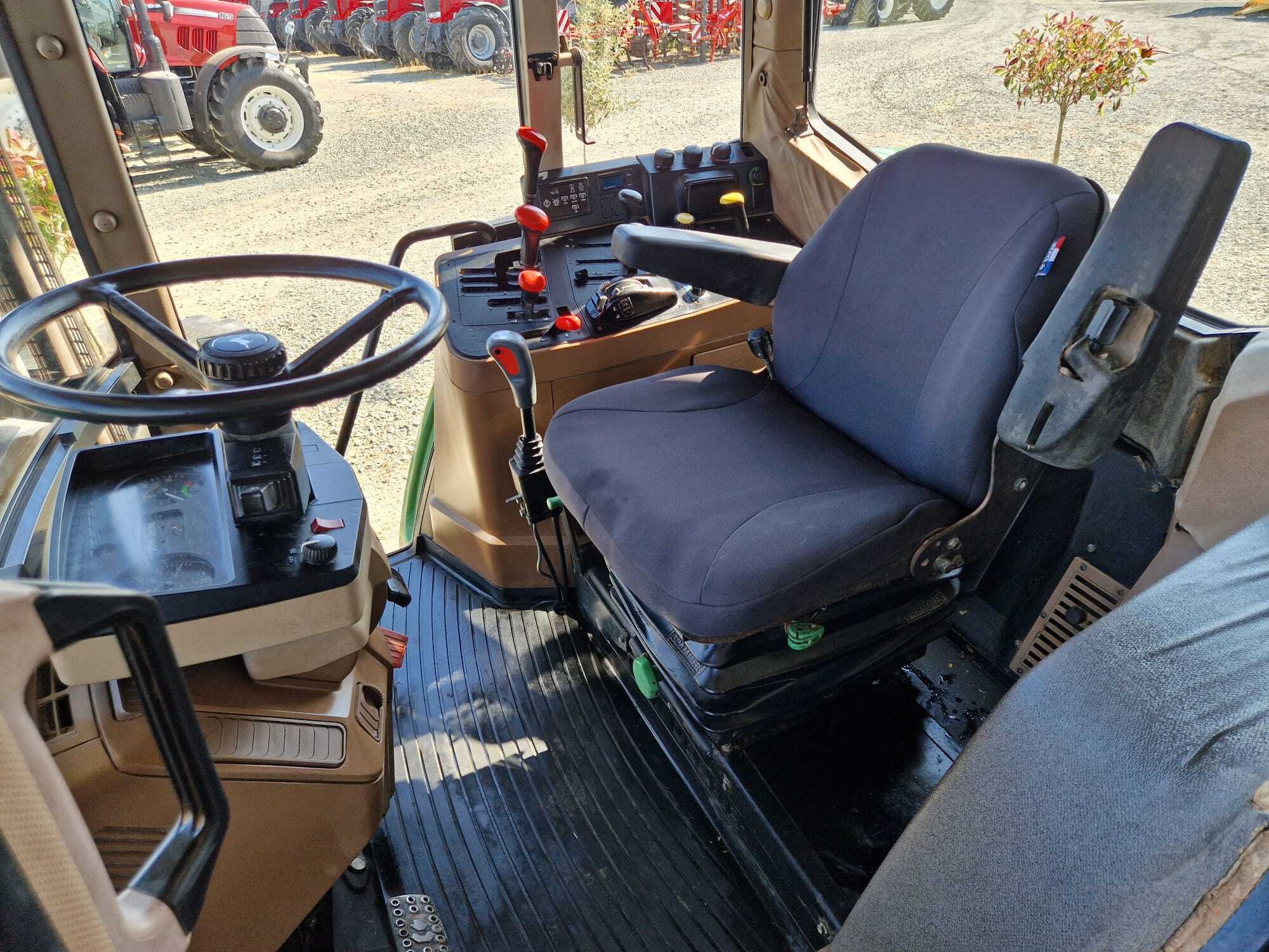 JOHN DEERE 6100