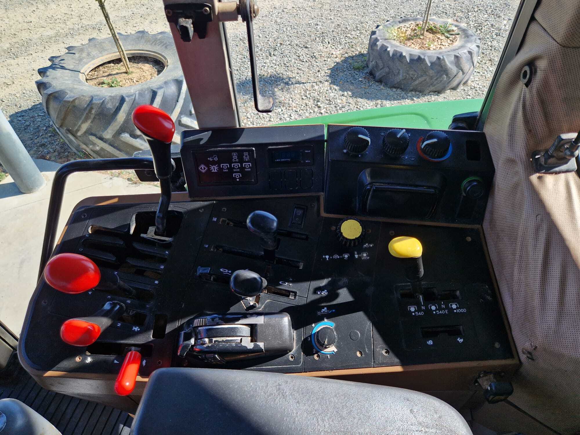 JOHN DEERE 6100