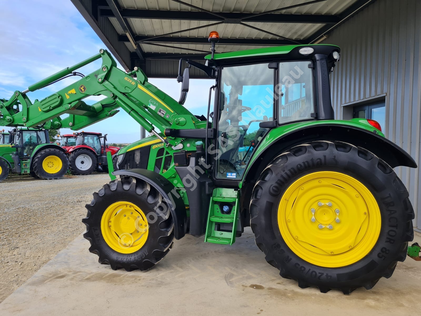 JOHN DEERE 6100M