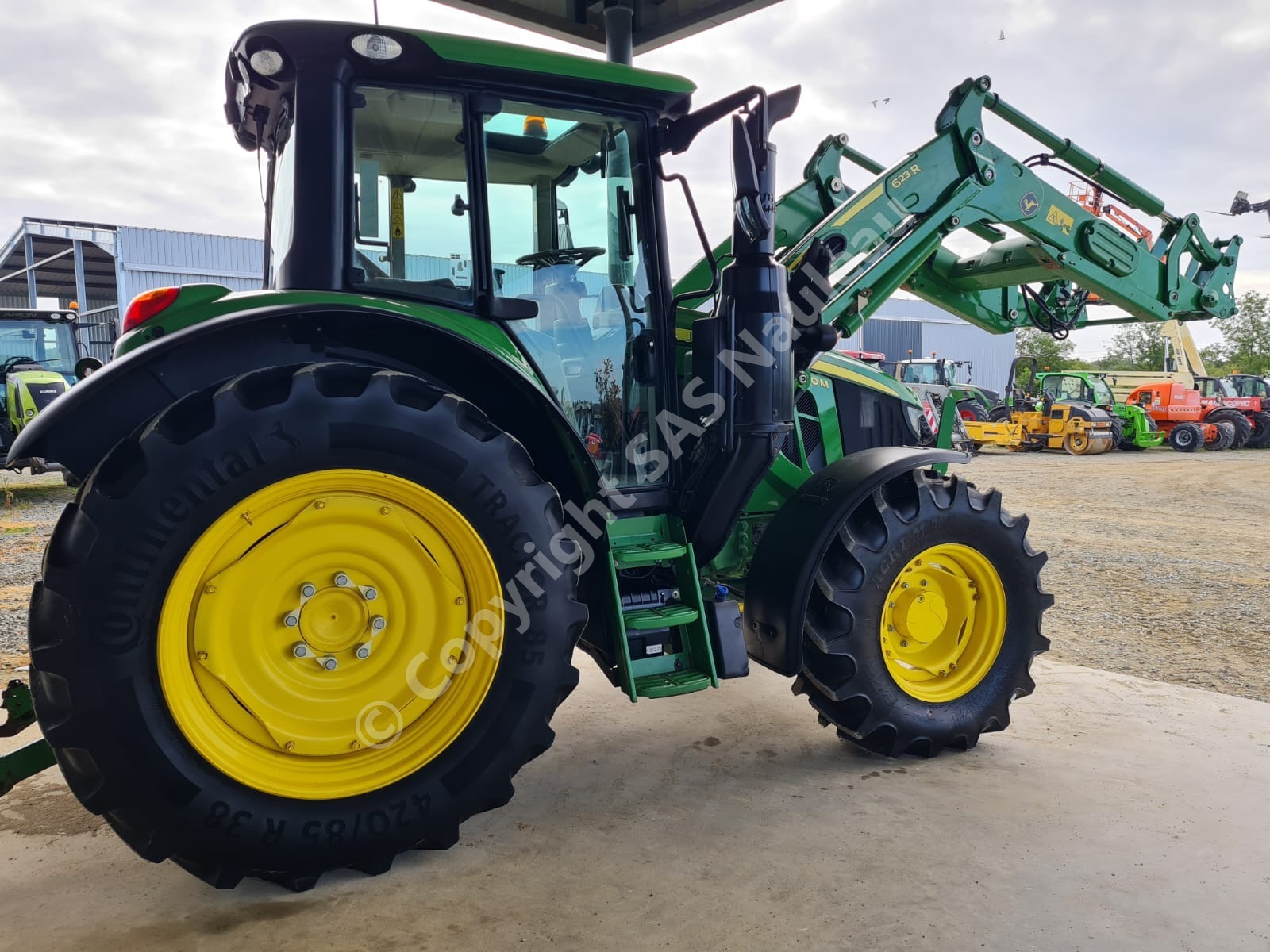 JOHN DEERE 6100M