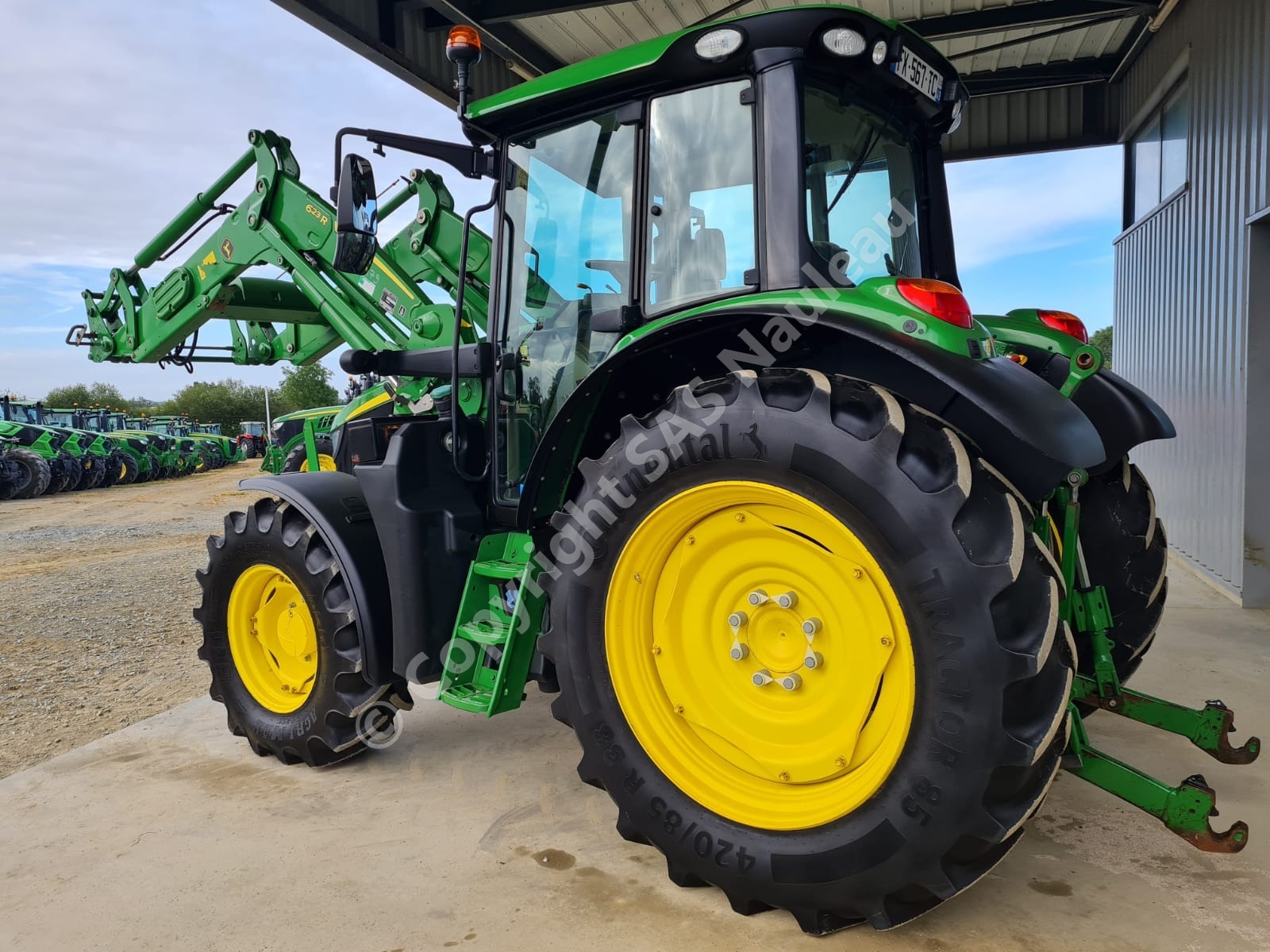 JOHN DEERE 6100M