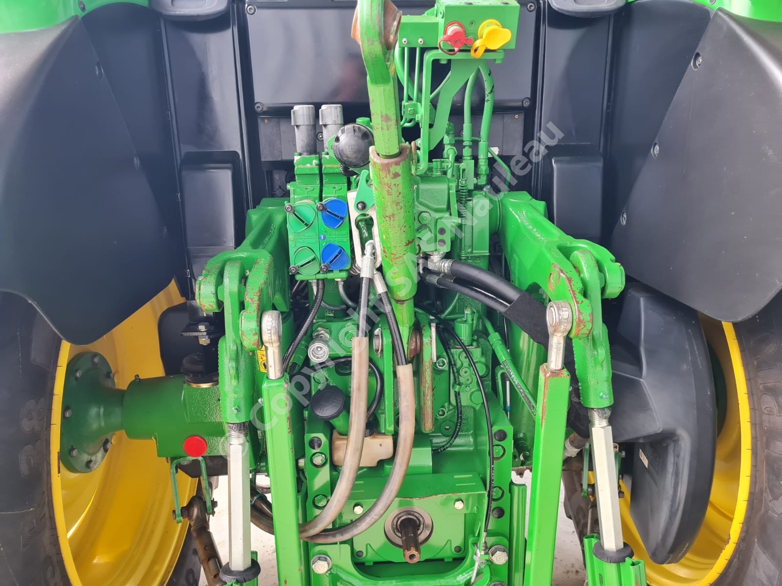 JOHN DEERE 6100M