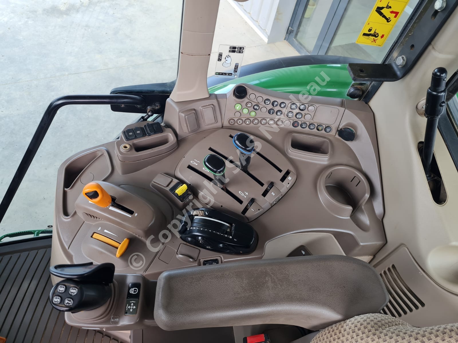 JOHN DEERE 6100M