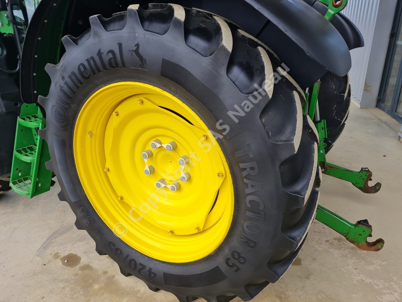 JOHN DEERE 6100M