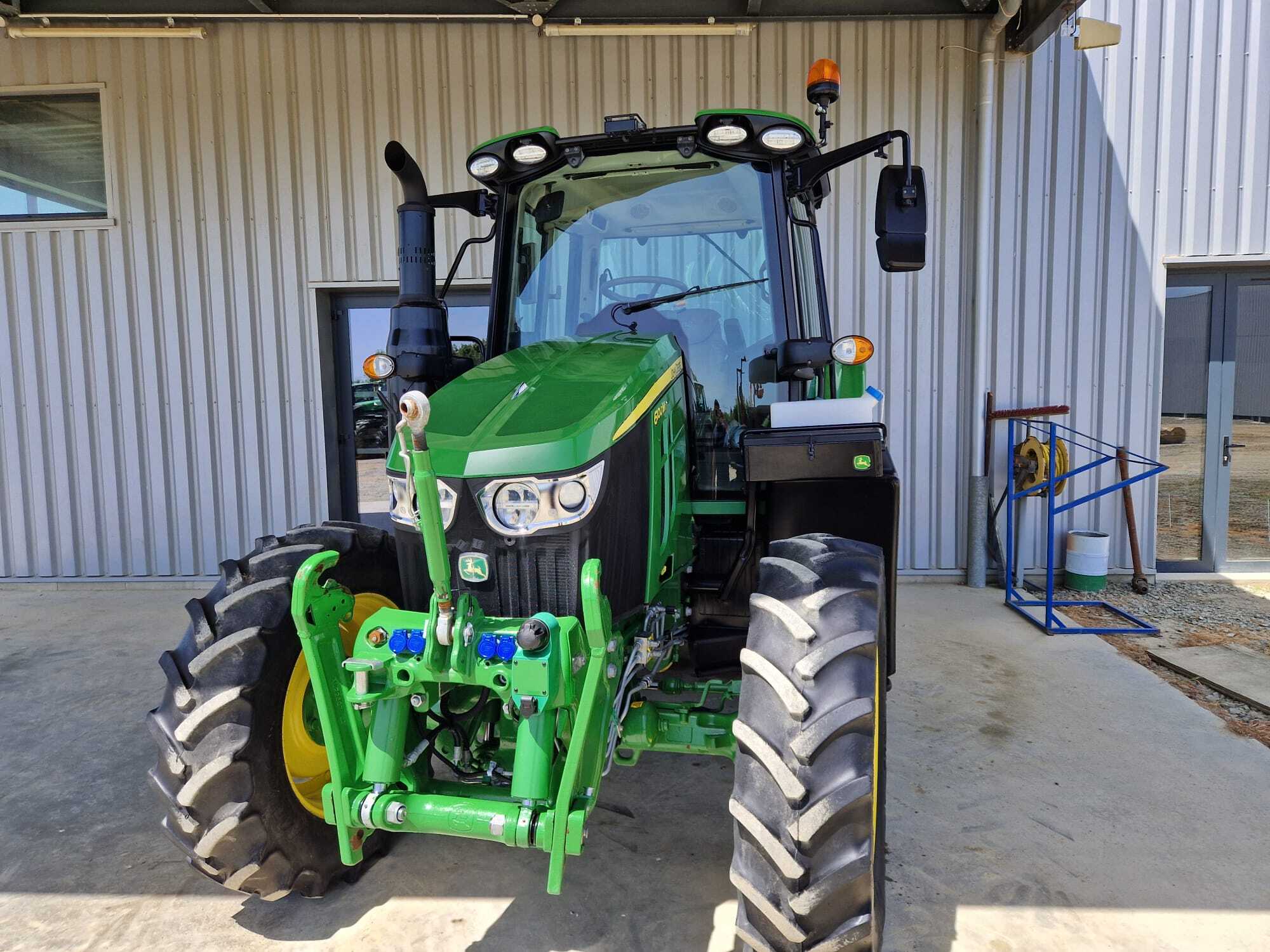 JOHN DEERE 6100M