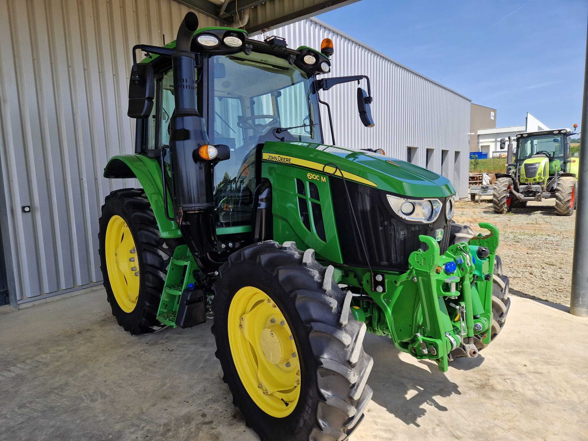 JOHN DEERE 6100M