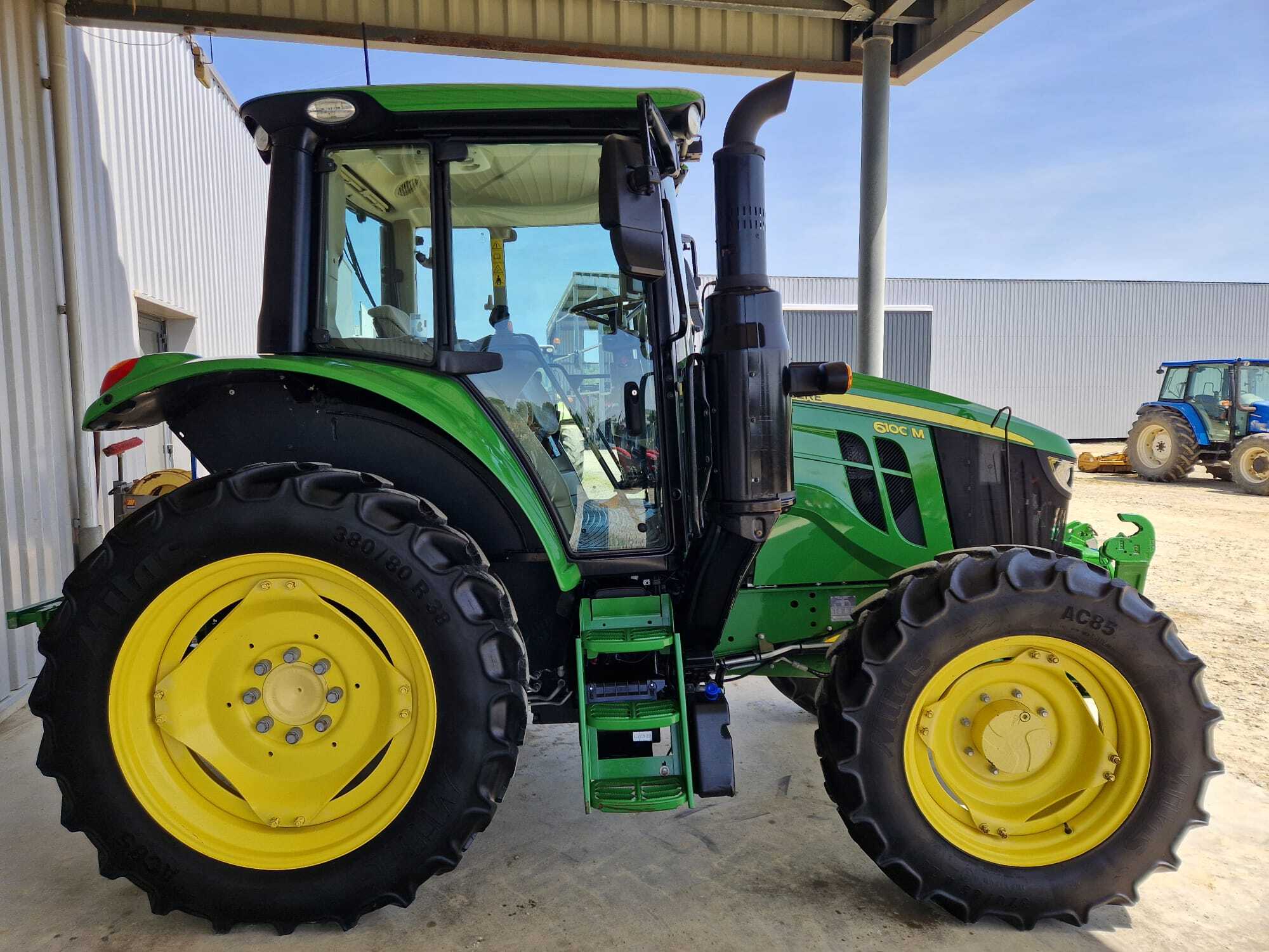 JOHN DEERE 6100M