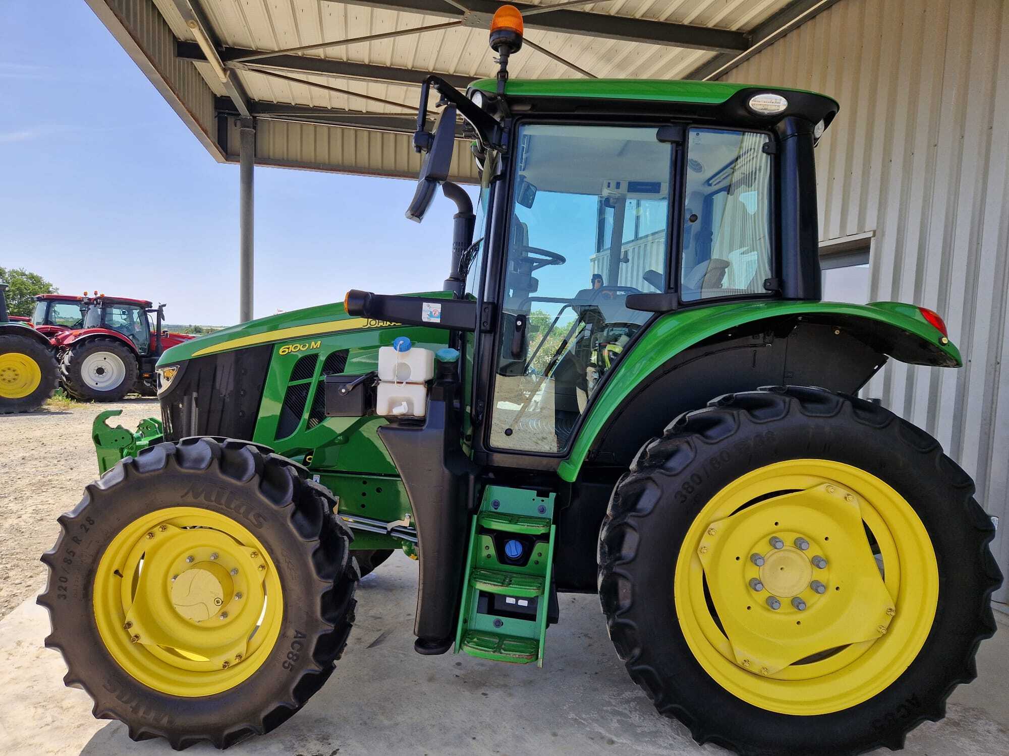 JOHN DEERE 6100M