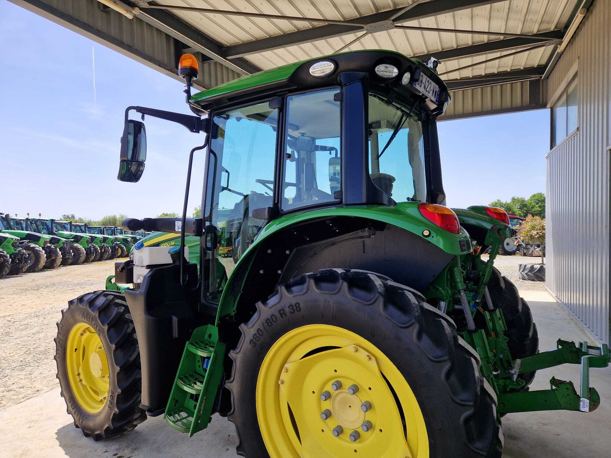 JOHN DEERE 6100M