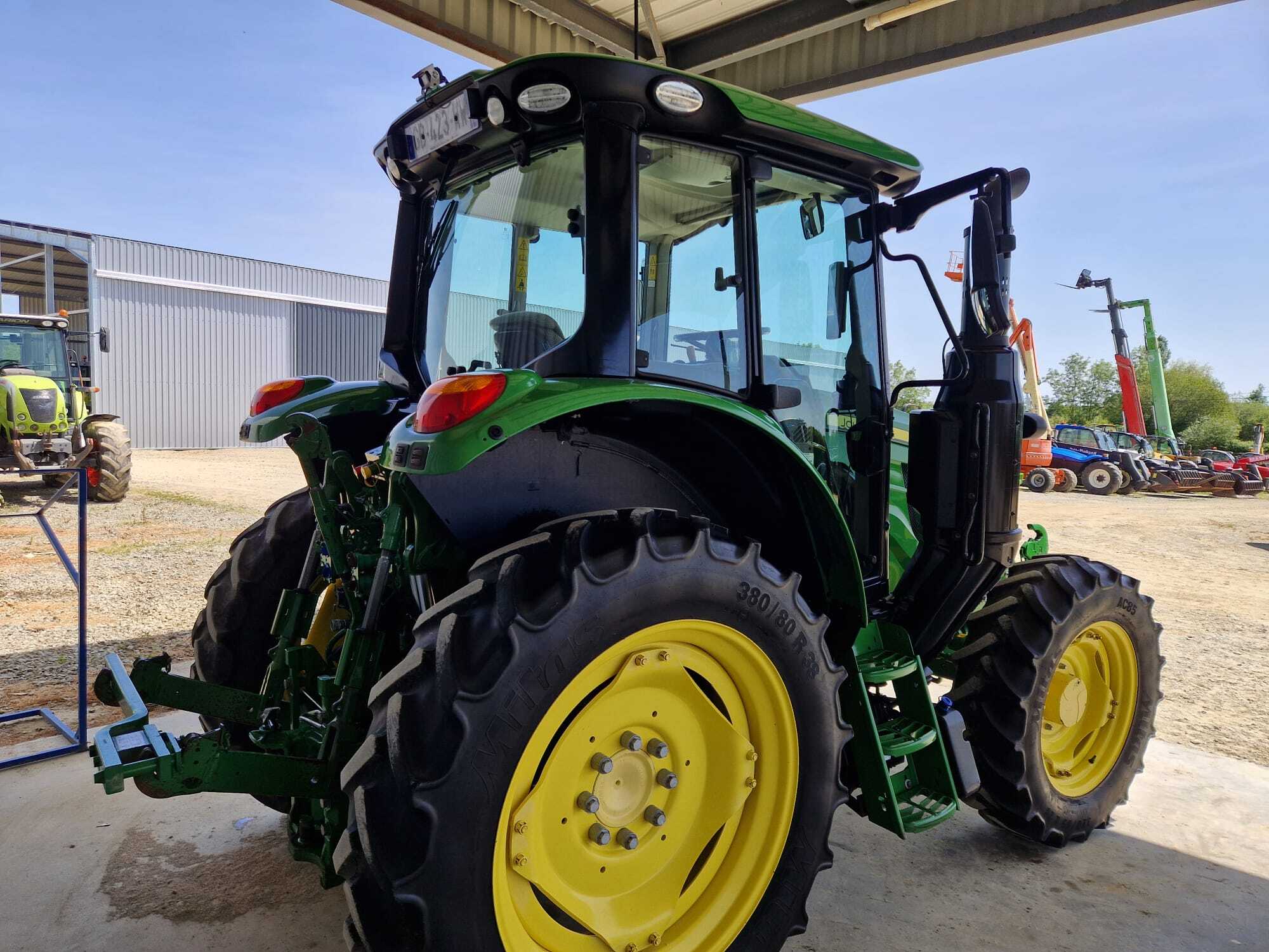 JOHN DEERE 6100M