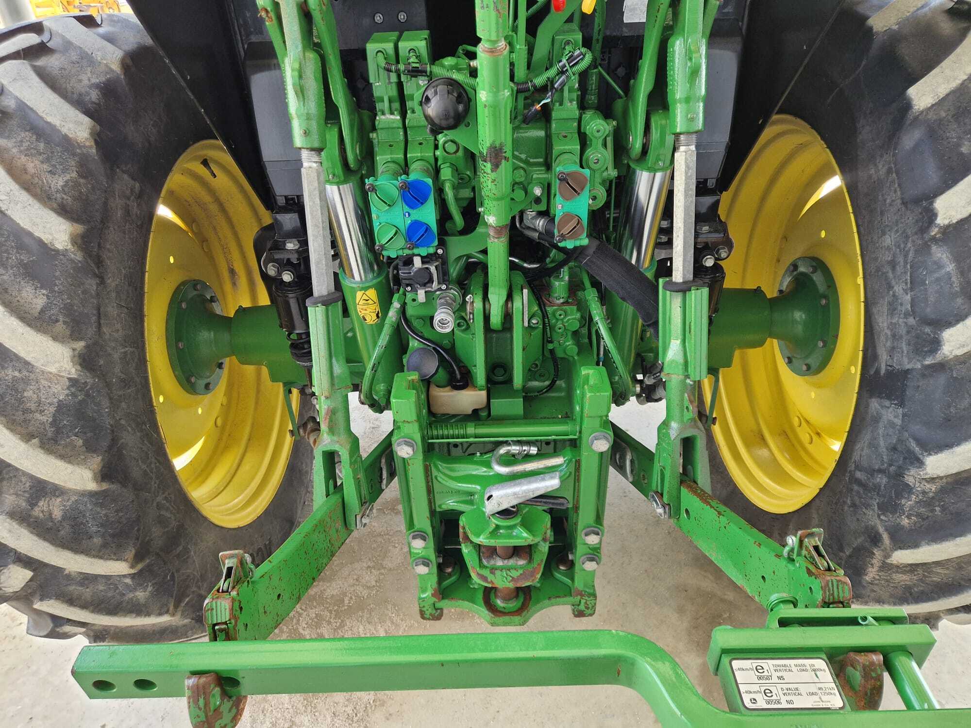 JOHN DEERE 6100M