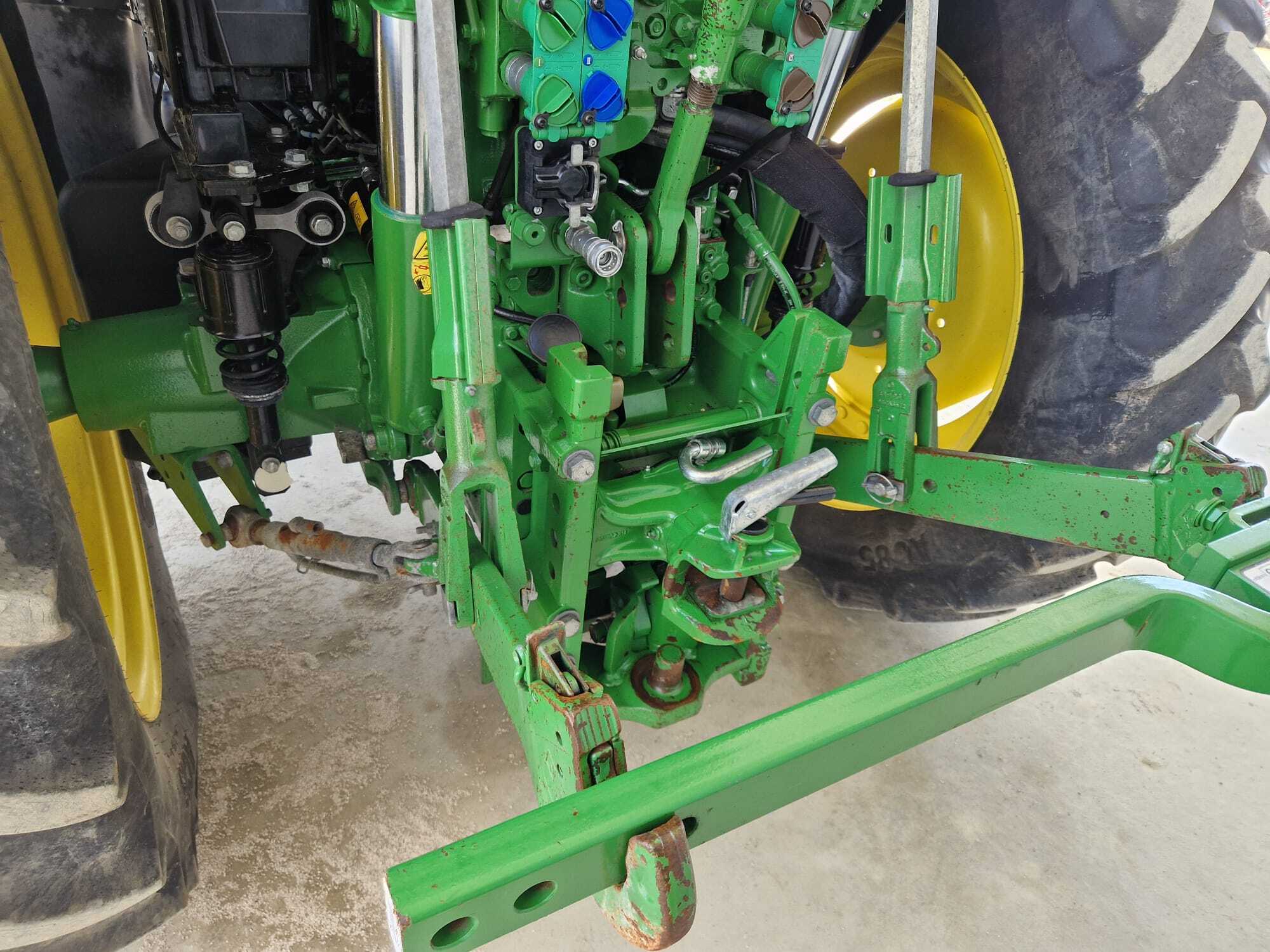 JOHN DEERE 6100M