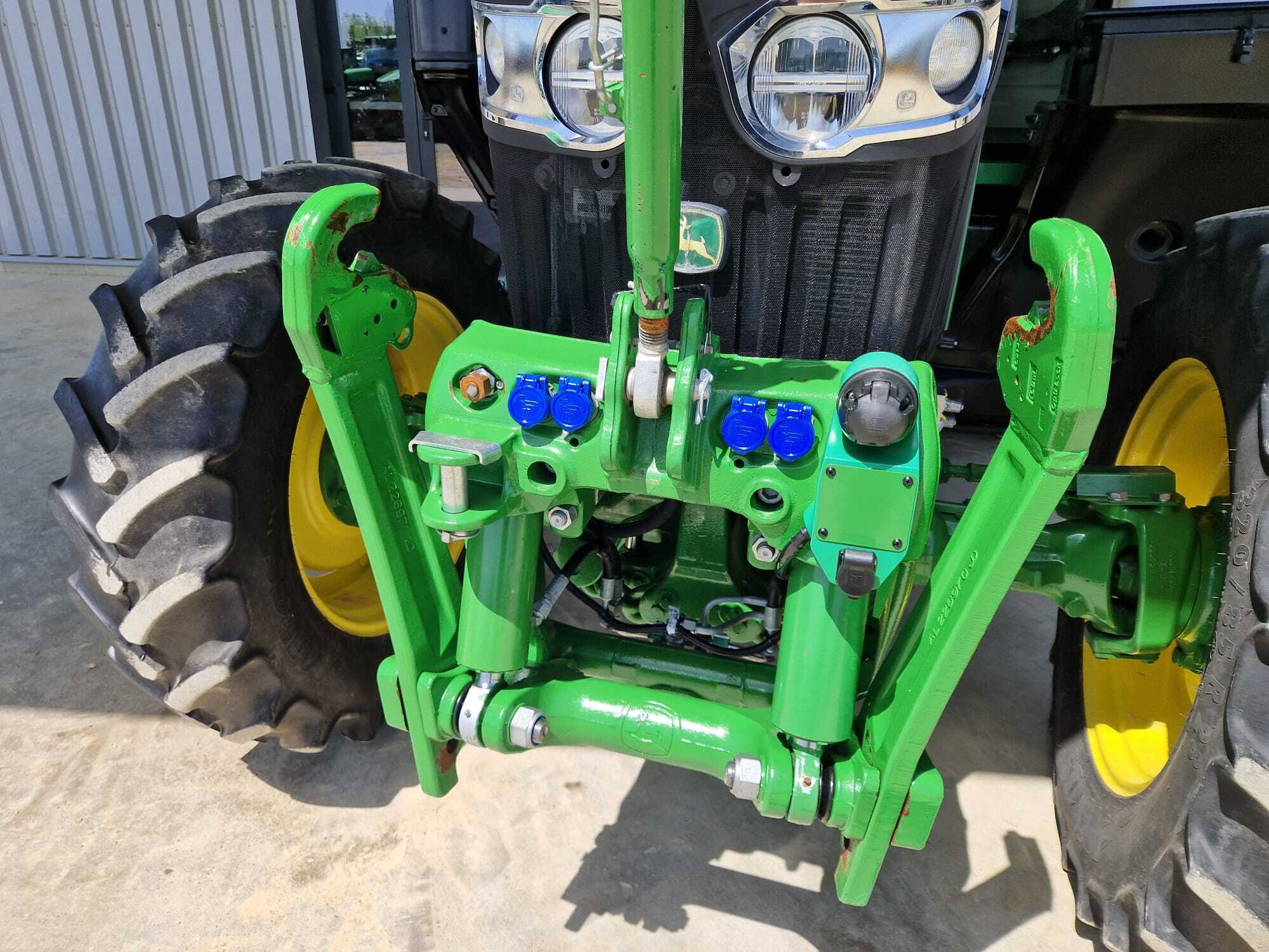JOHN DEERE 6100M