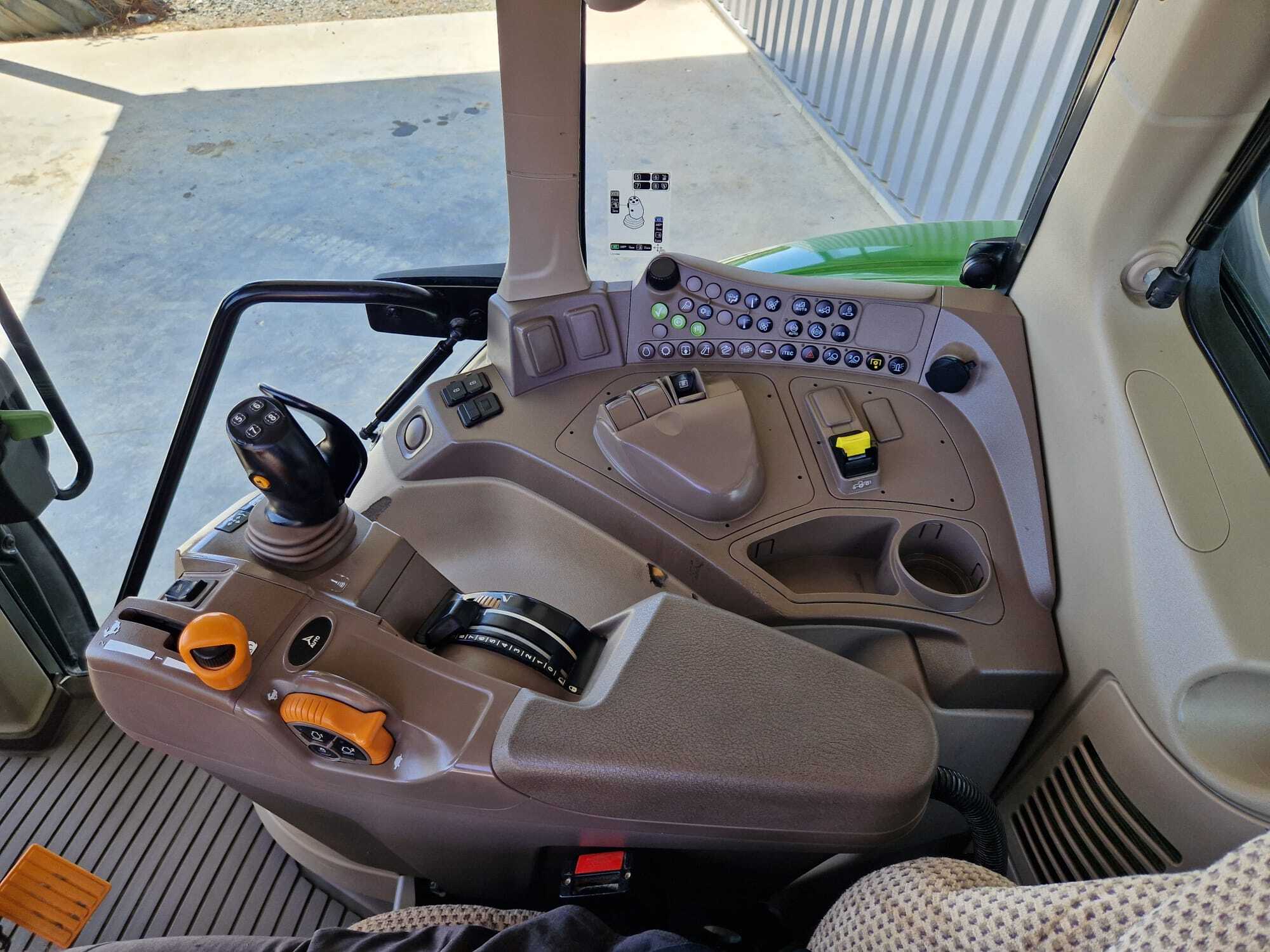 JOHN DEERE 6100M