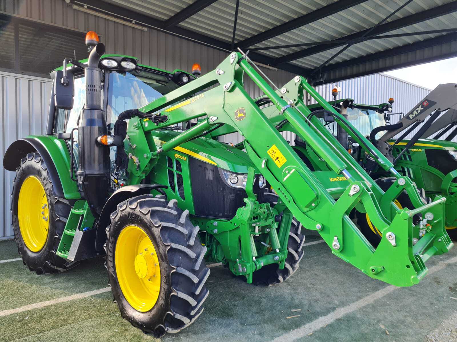 JOHN DEERE 6100M