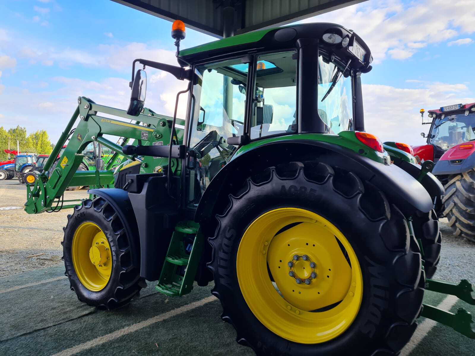 JOHN DEERE 6100M