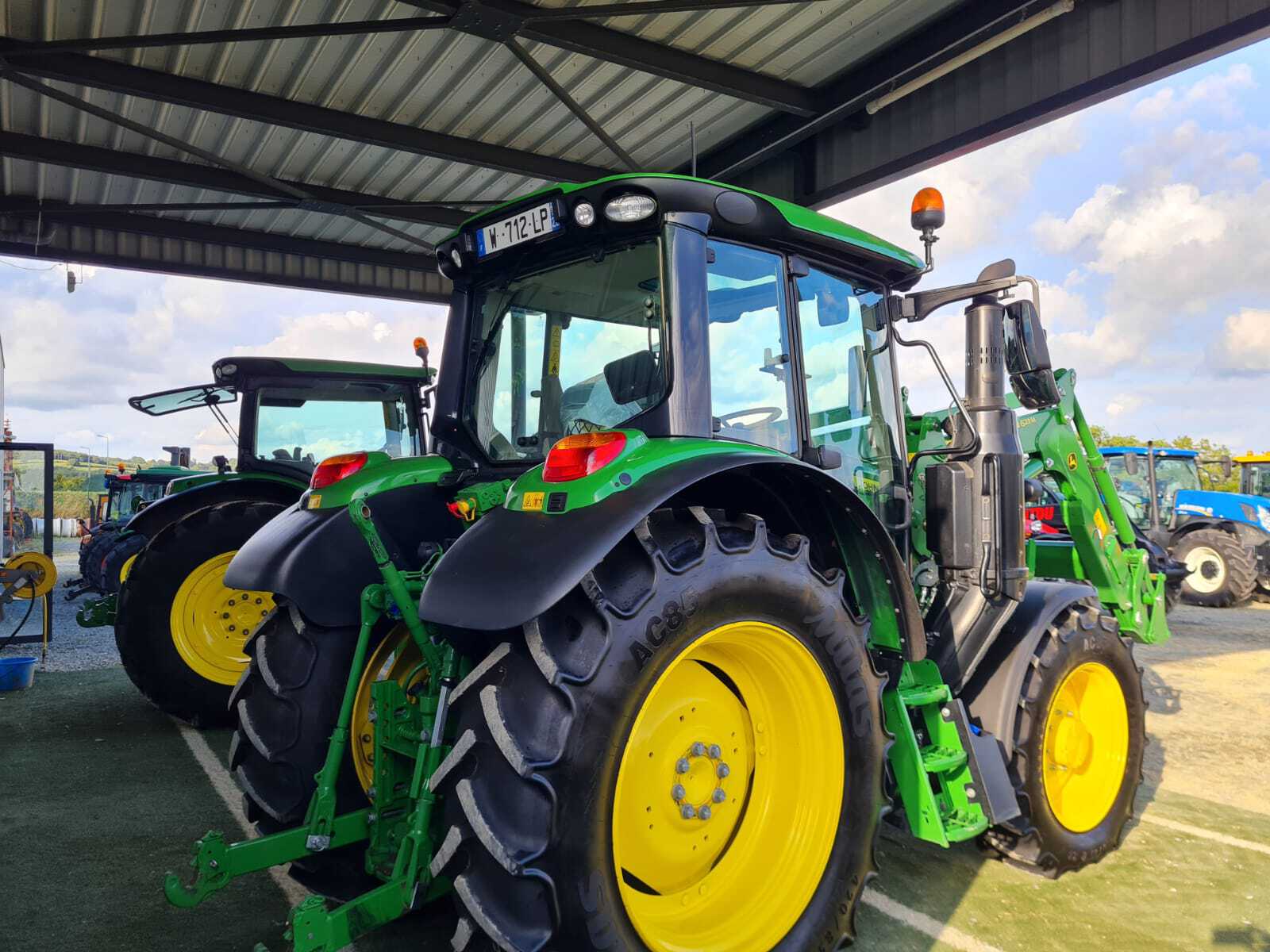 JOHN DEERE 6100M