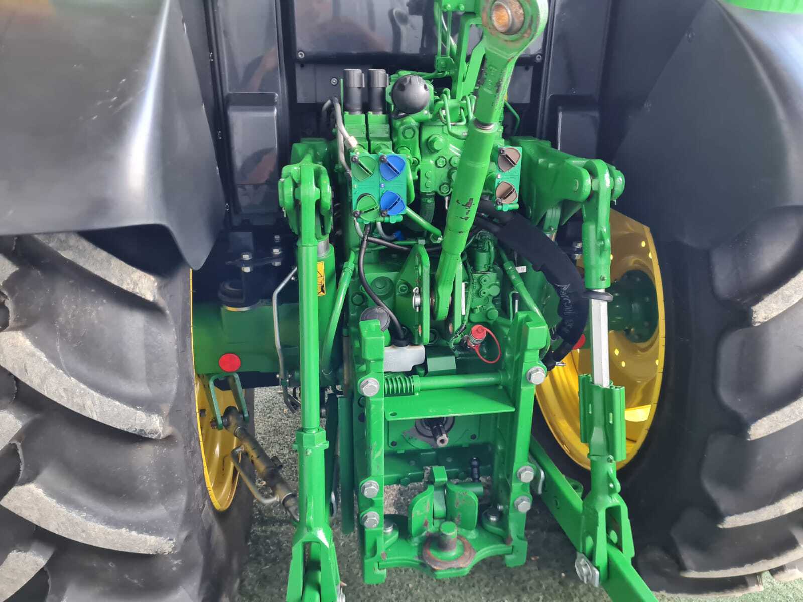 JOHN DEERE 6100M