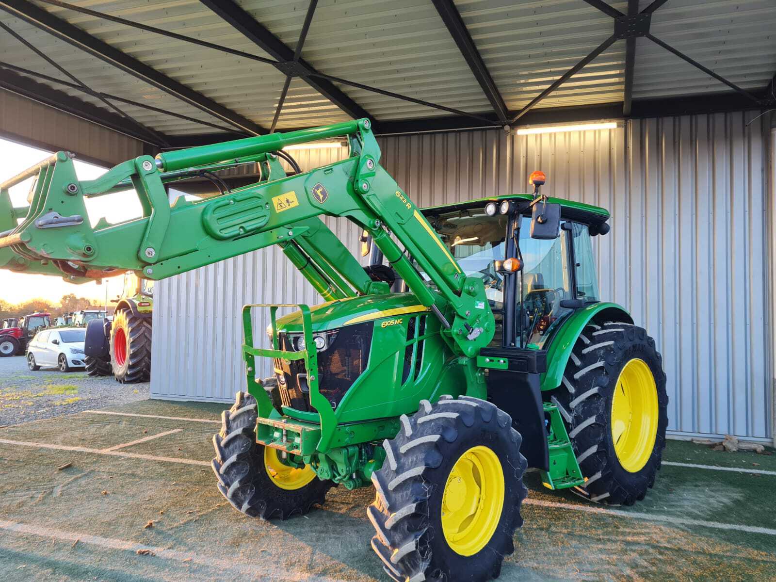 JOHN DEERE 6105 MC